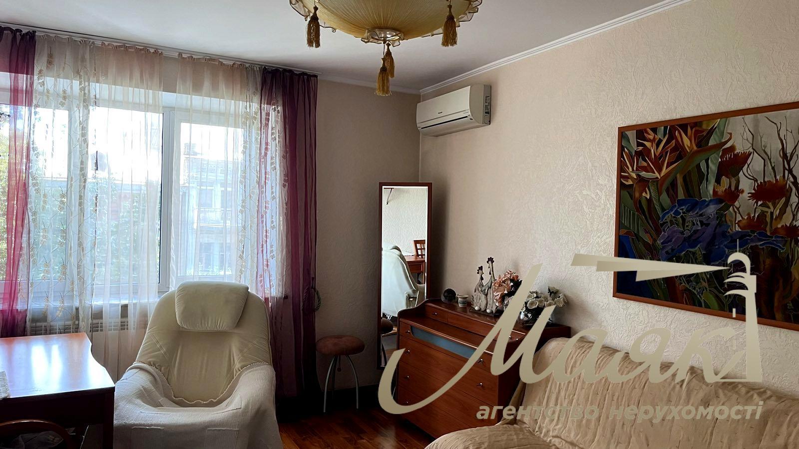 Оренда 4-кімнатної квартири в Цетрі, стм. Площа Українських Героїв, Київ