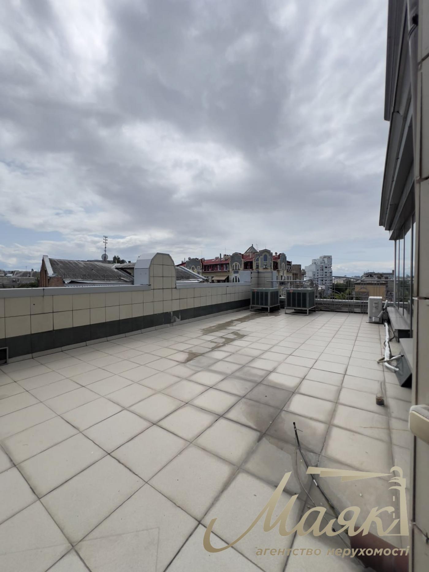 Оренда офісу 650м2 в БЦ Панорама по вул.Велика Житомирська 20, Золоті Ворота.