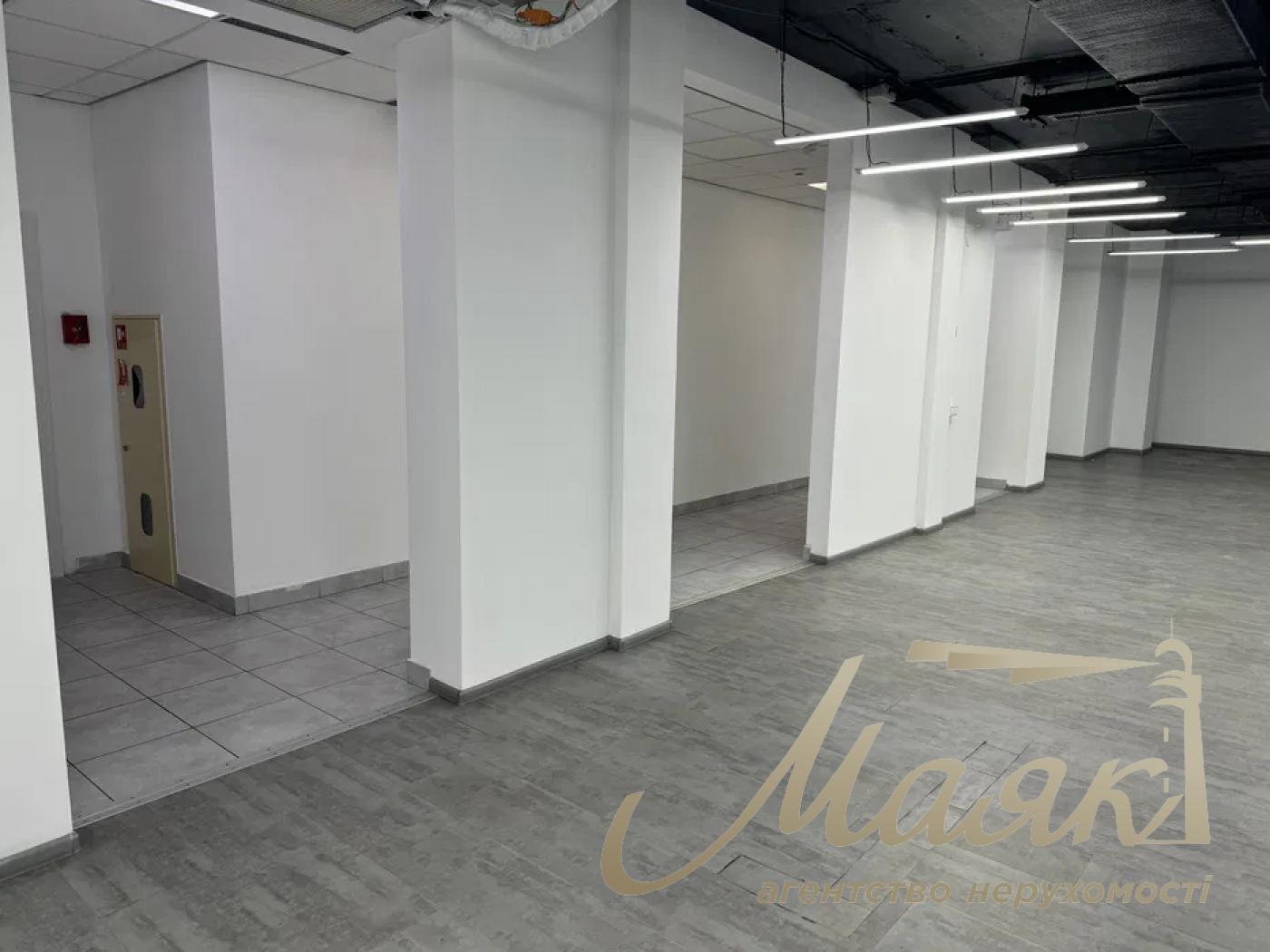 Office for rent 250m2 in Gloria Business Center, Nivki metro station