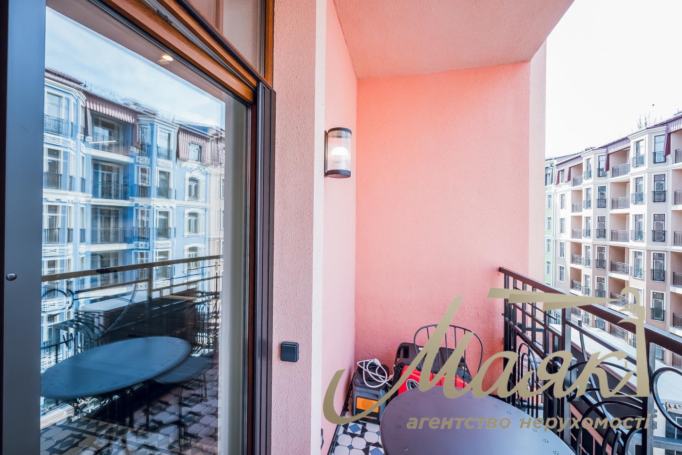 Продаж 3к квартири 99 м2, вул. Дегтярна 18, Воздвиженка. Дігтярна 18, Воздвиженка, Київ