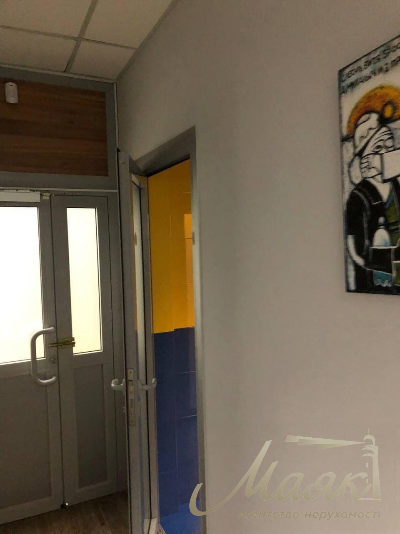 Business center Stolichny, retail and office area 350 m2