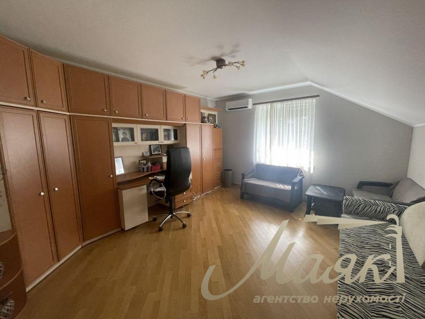 Sale of a 2-storey house in Rudyki. House area 254 sq. m. Plot 18 acres.