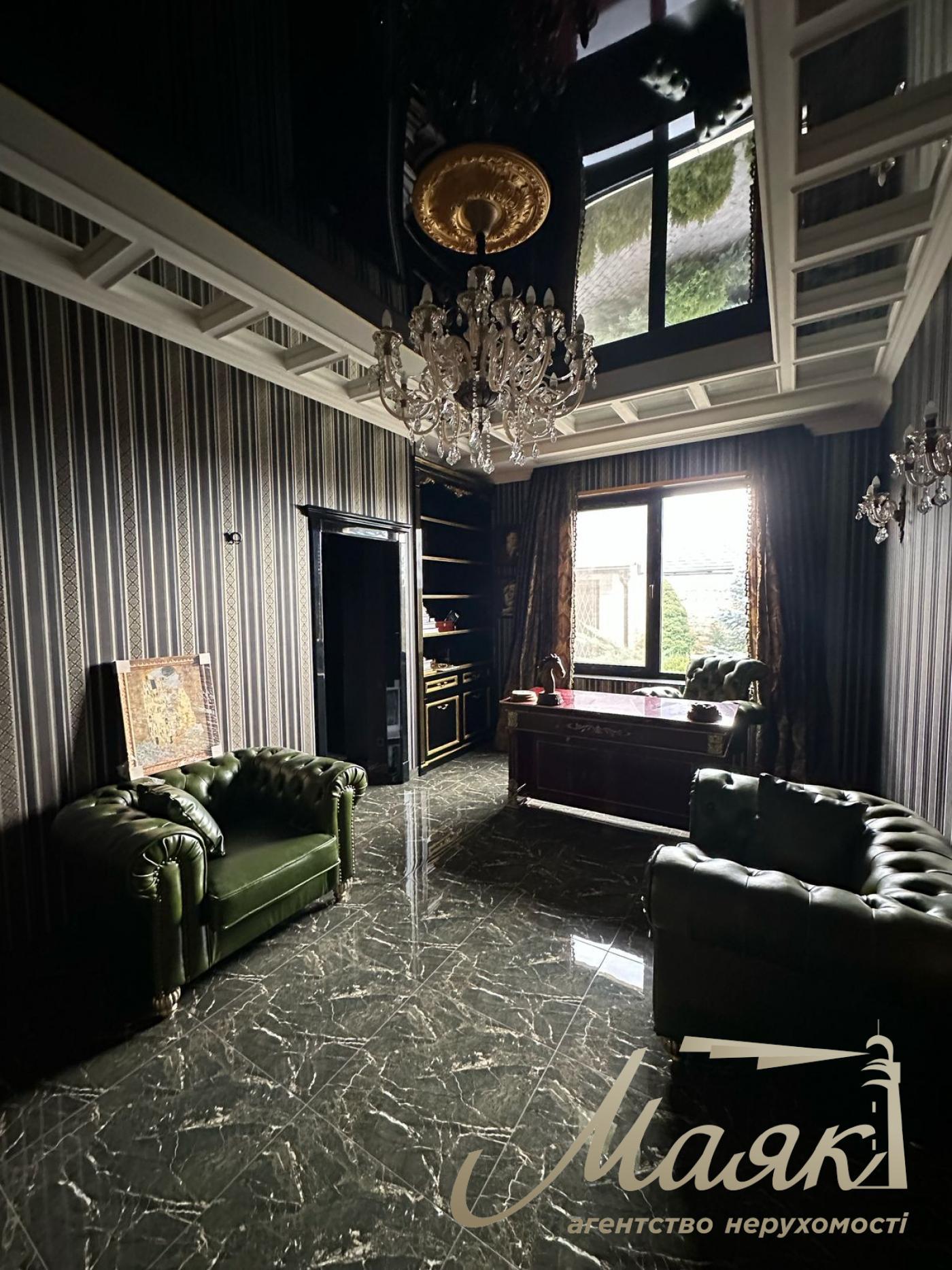 For sale one-storey cottage with access to the lake in the cottage town in the village of New Bezradichi, Obukhiv district.