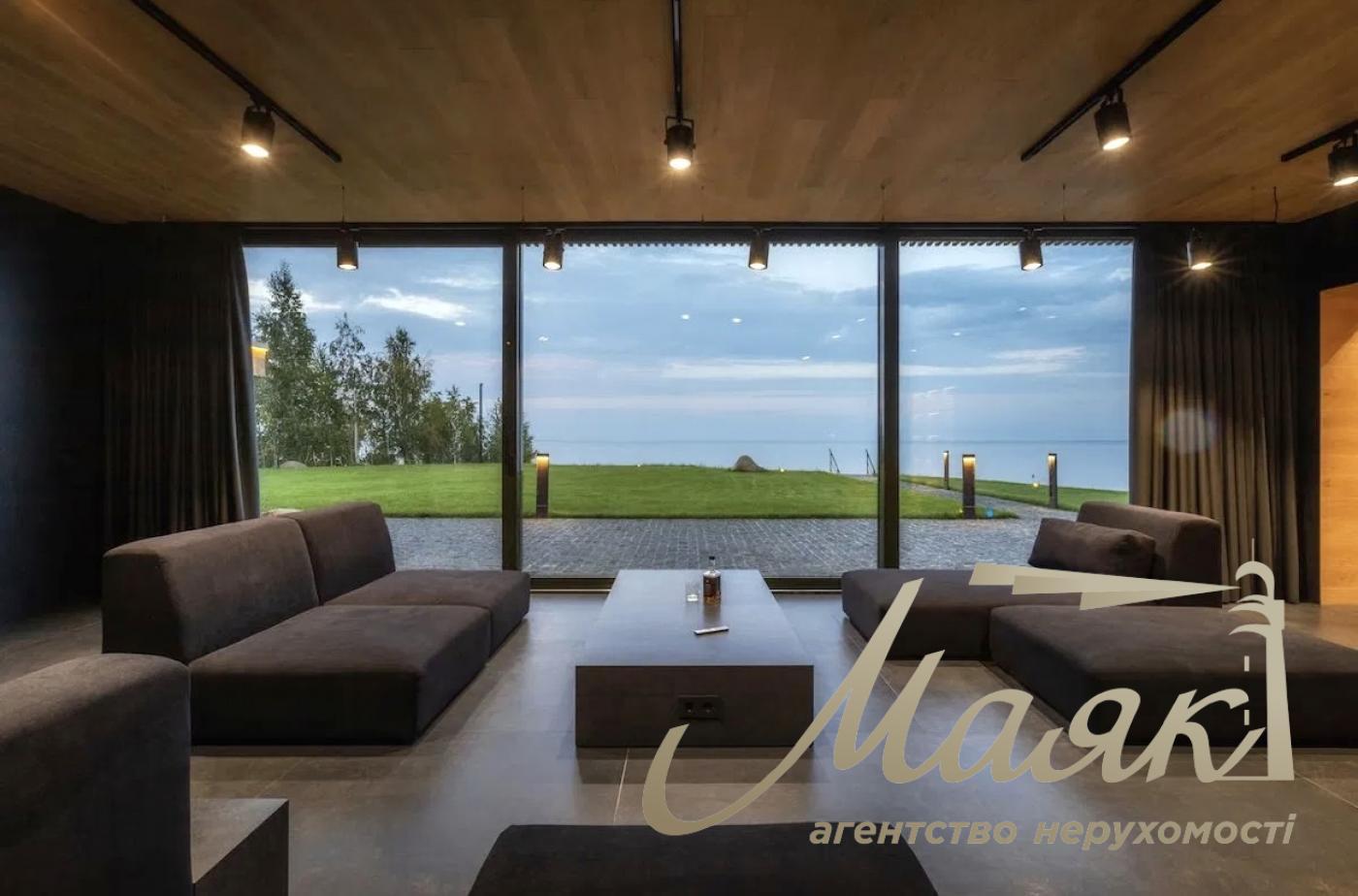 Продаж будинку Джеймса Бонда