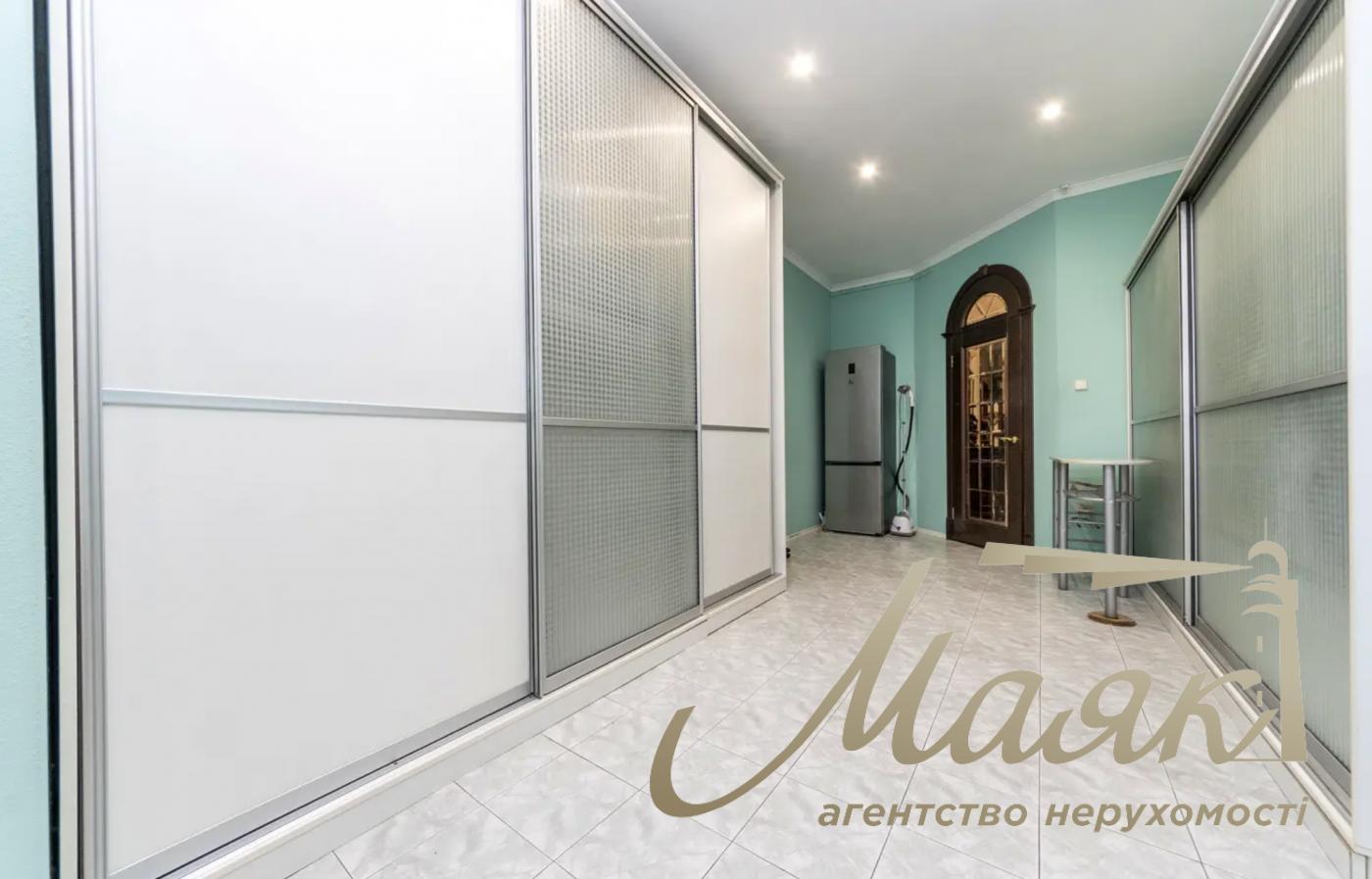 Оренда 2-х поверхового будинку 631м2, Голосіївський район