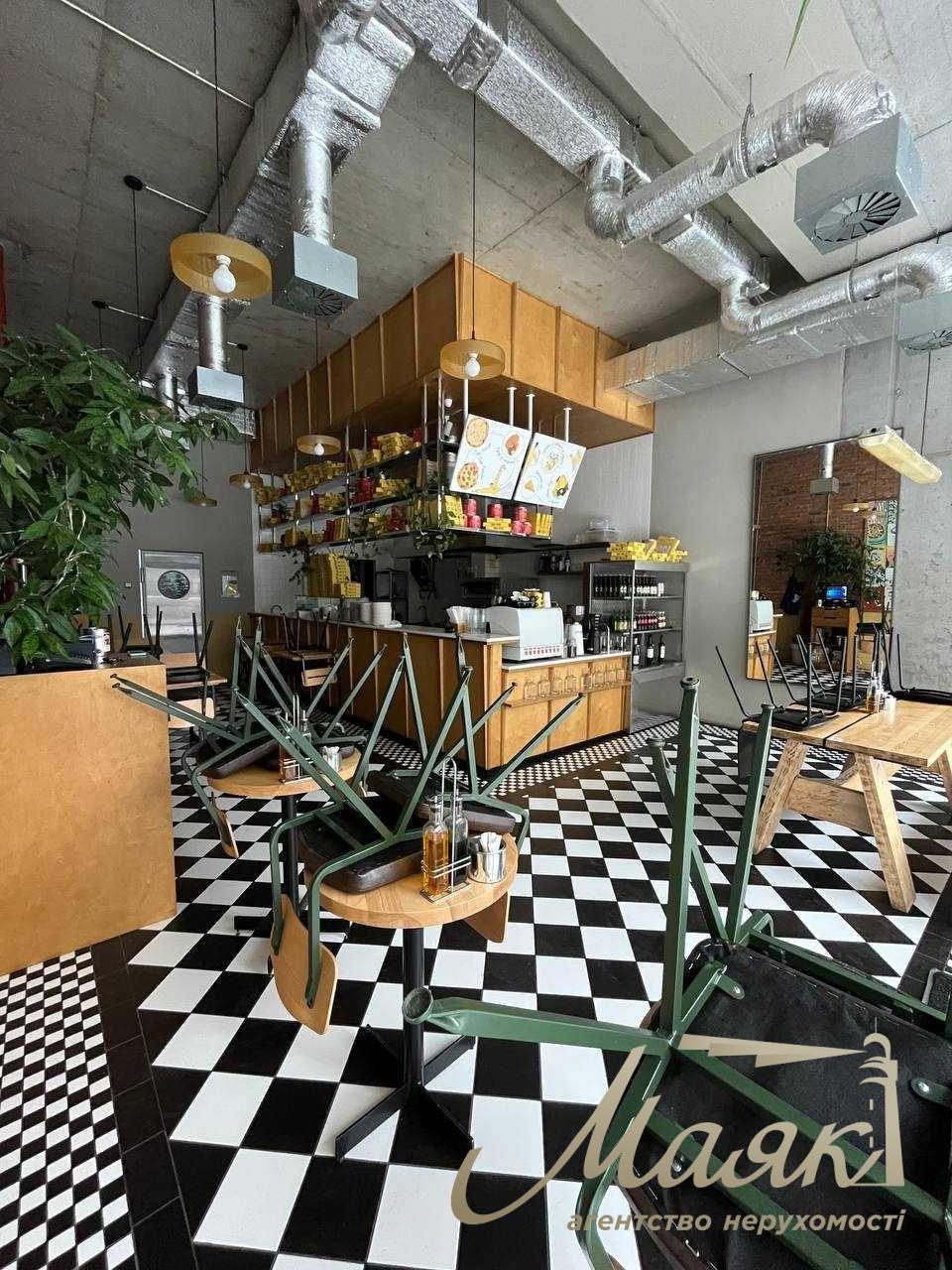 Оренда фасадного приміщення 73,7 м2 з терасою в ЖК Французький Квартал