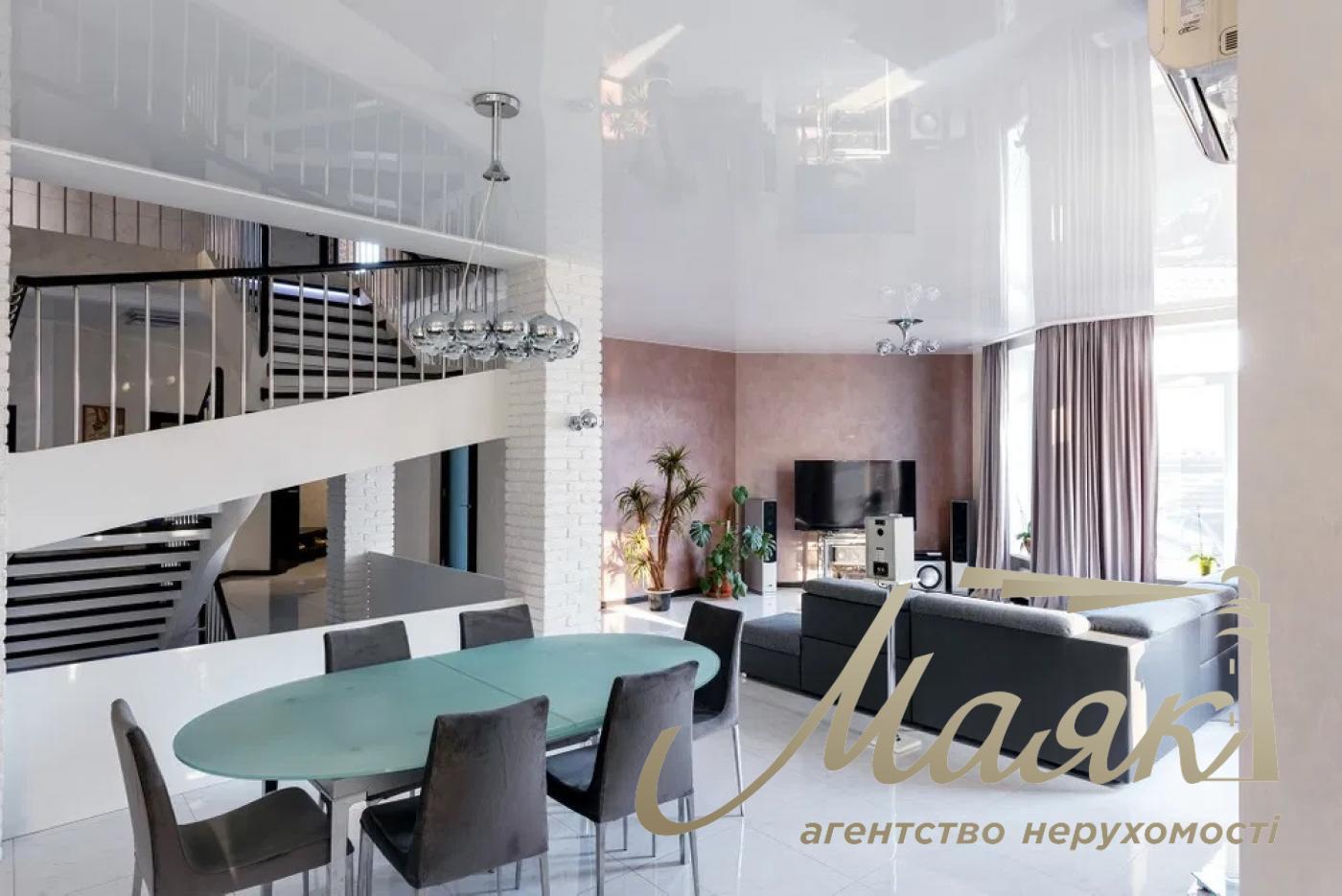 Оренда сучасного заміського будинку в с. Горбовичі