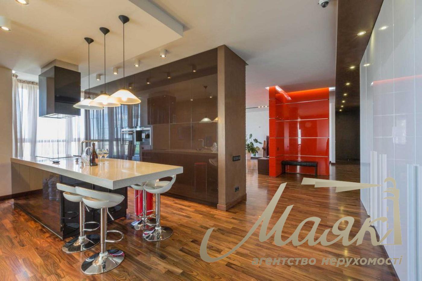 Sale of 4-room apartment, Kudryashova street 20, Vremena Goda residential complex, Solomensky district!