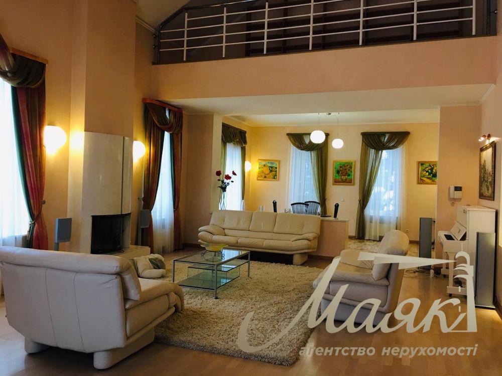 Продаж будинку з басейном у КМ "Золоті Ворота" Козин