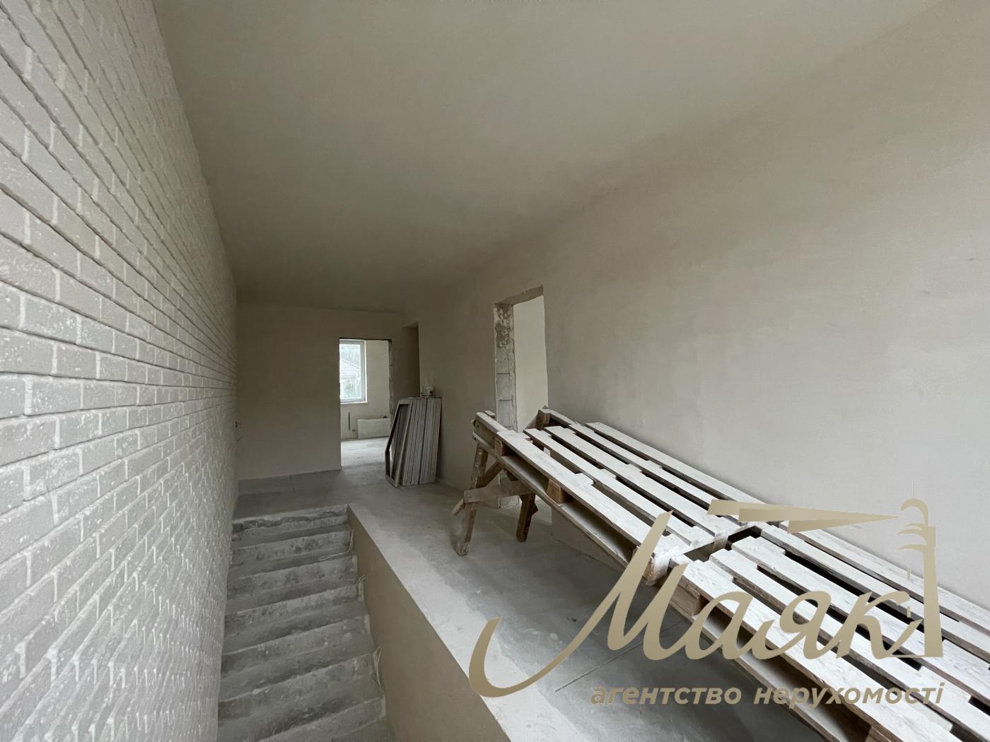 Продаж будинку з гаражем 365м2, ділянка 15 соток у КМ "ОБРІЙ - К" вул. Центральна, у с. Козин,