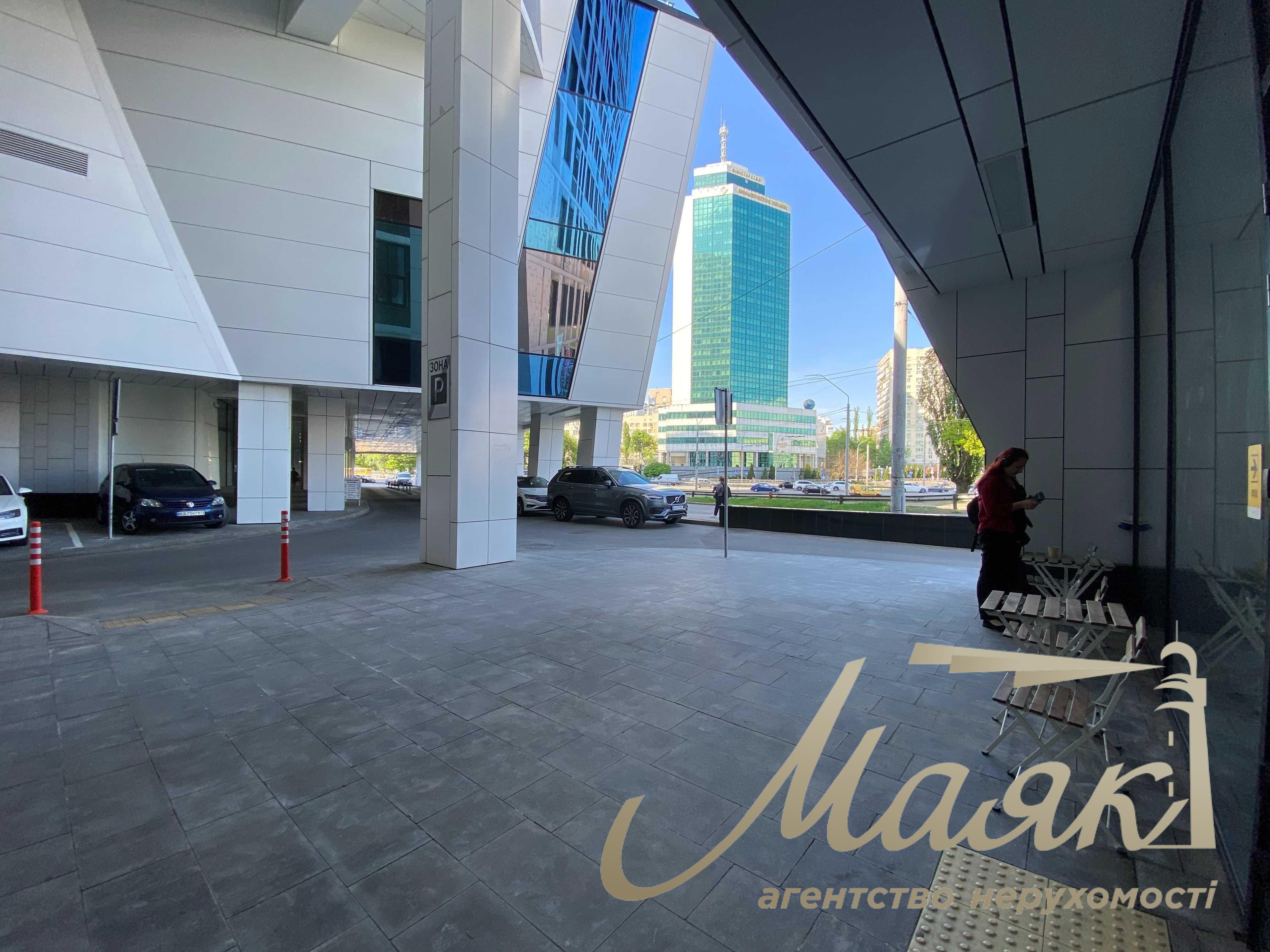 Продаж фасаду ЖК Manhattan, кафе 17,8+12 м, ФАСАД