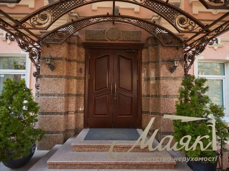 Rent a 2,500-meter standalone building in Podil | School, Preschool, Consulate