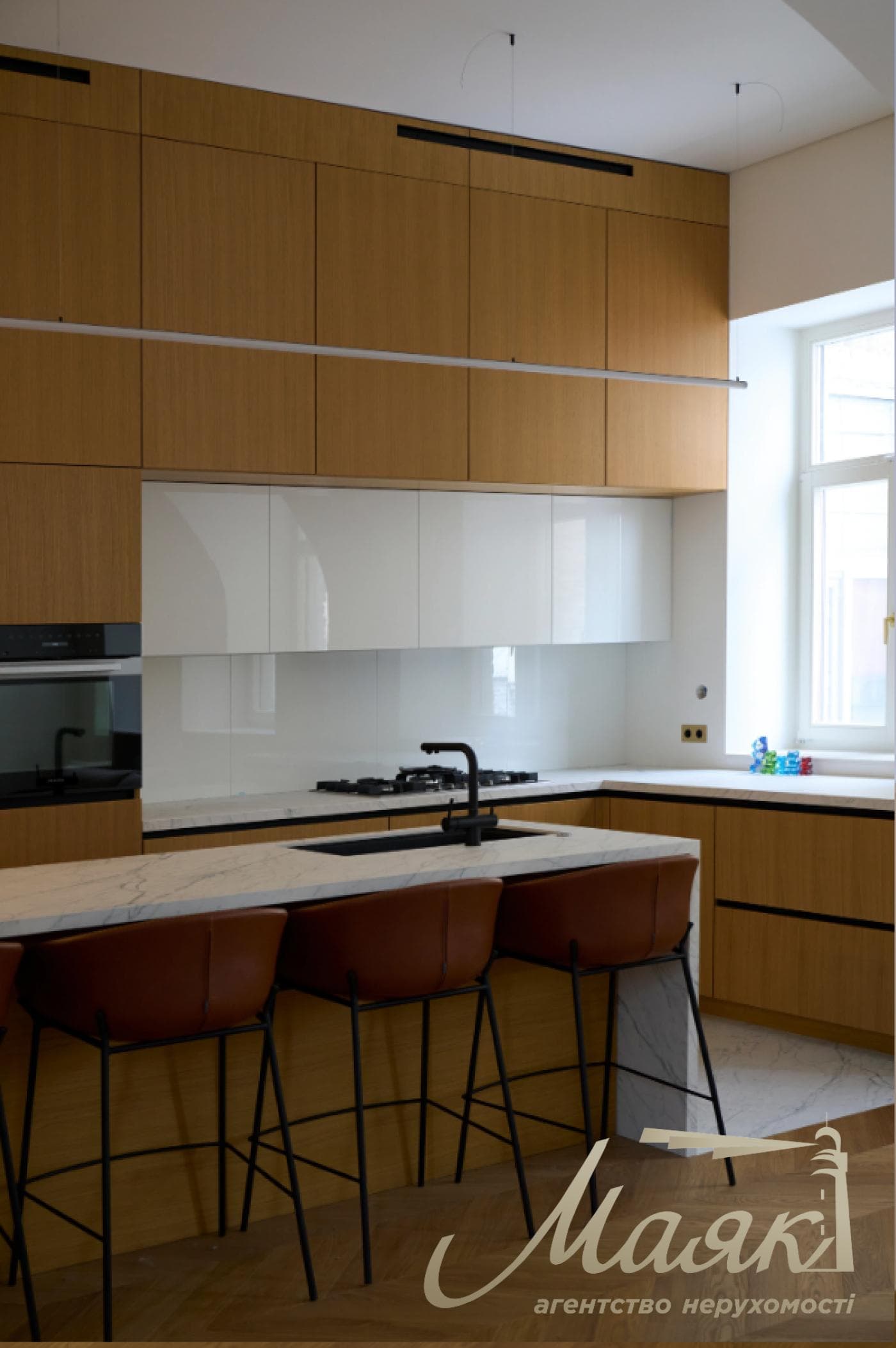 Rent 4-room apartment, stm. University, Ivan Franka str., 42, Center, Kiev