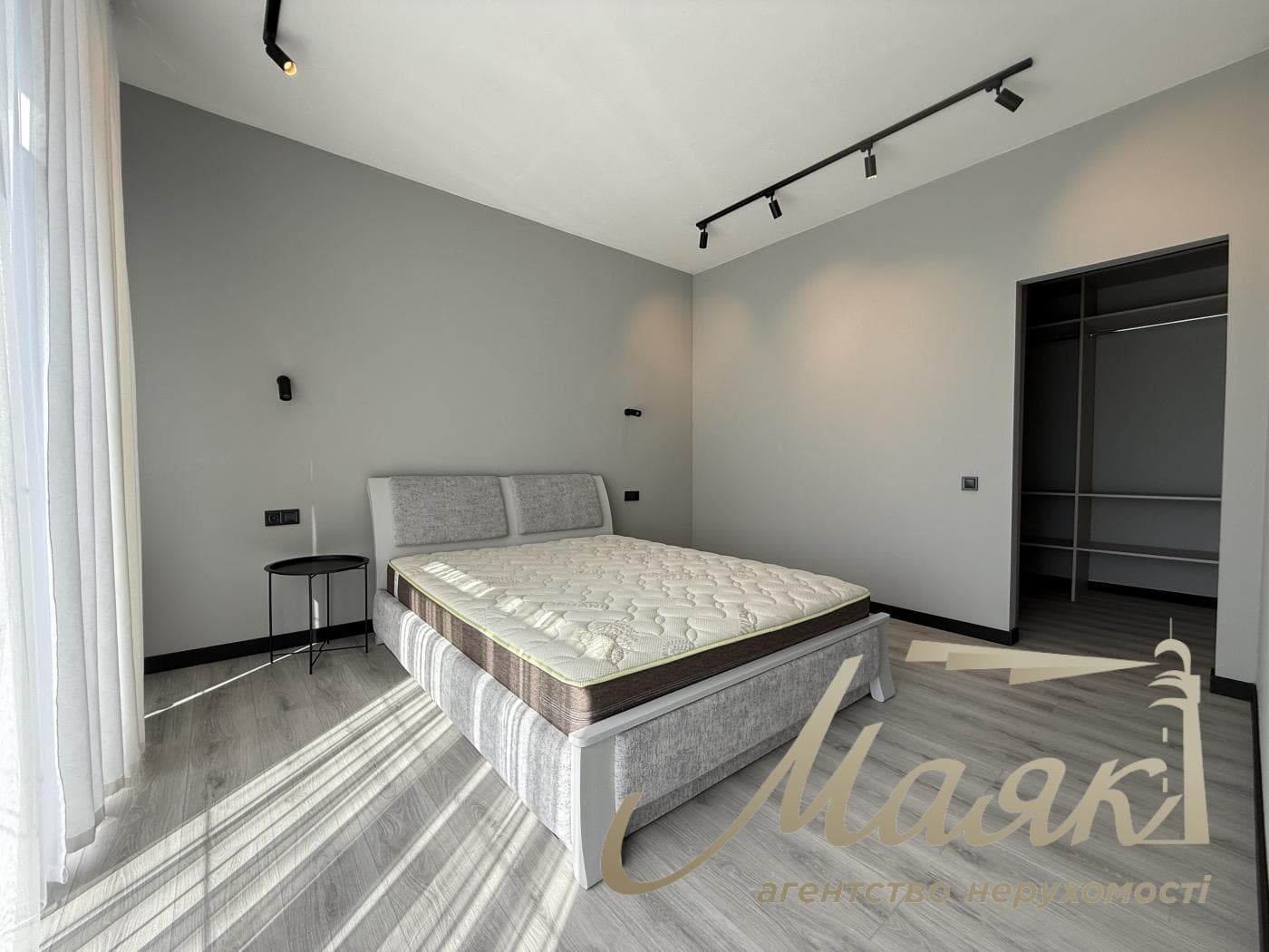 Оренда 3-поверхового таунхауса площею 220 м², Козин, КГ Montana Village