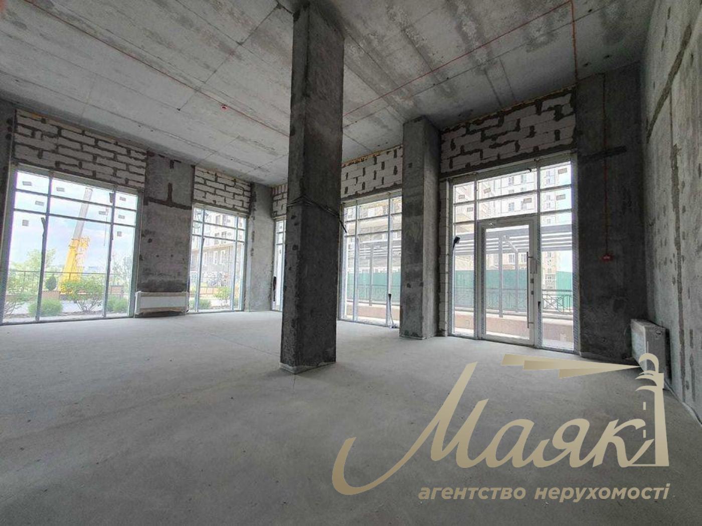 Sale of commercial facade premises (164m2) in the New England residential complex