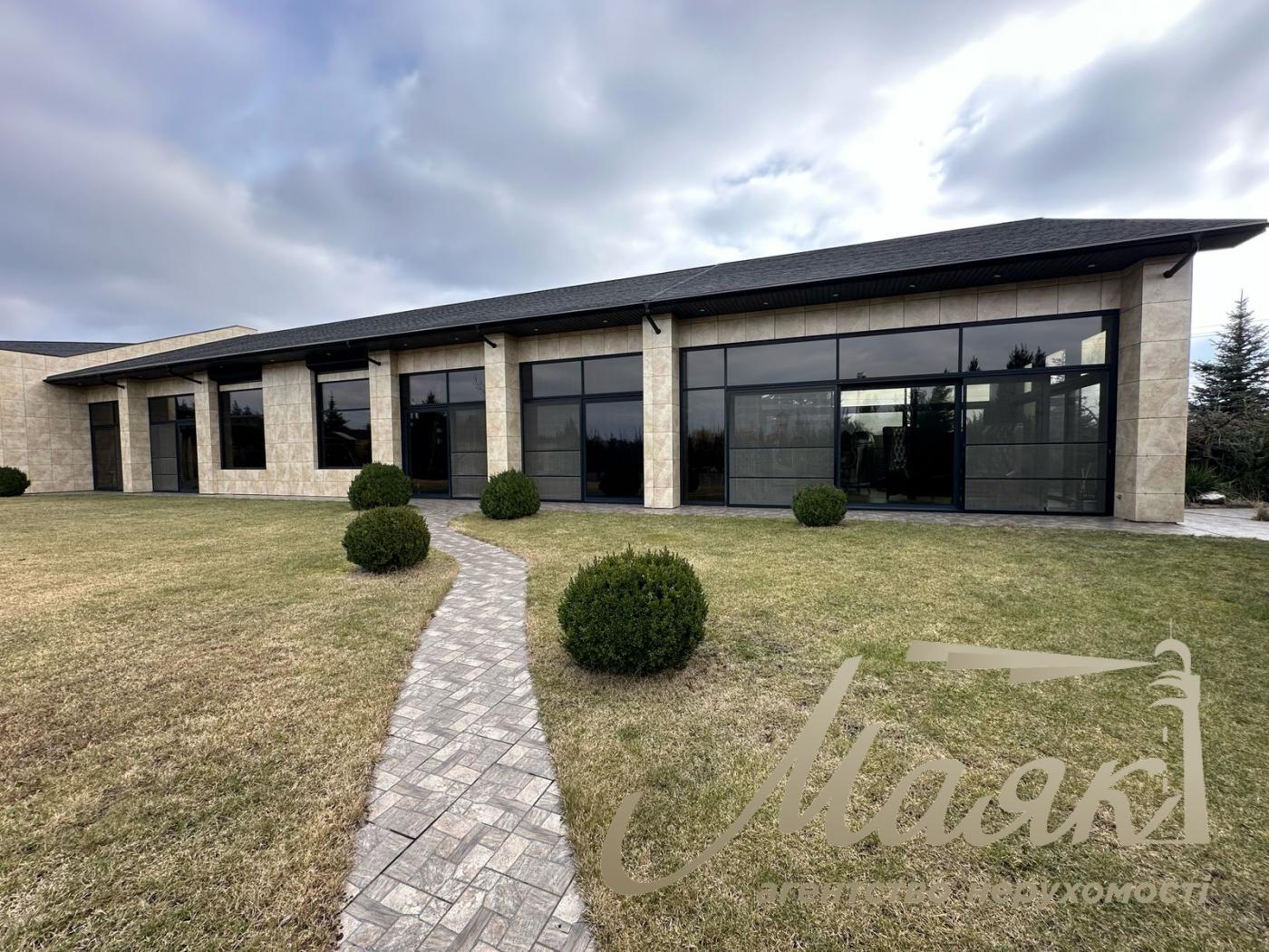 For sale one-storey cottage with access to the lake in the cottage town in the village of New Bezradichi, Obukhiv district.