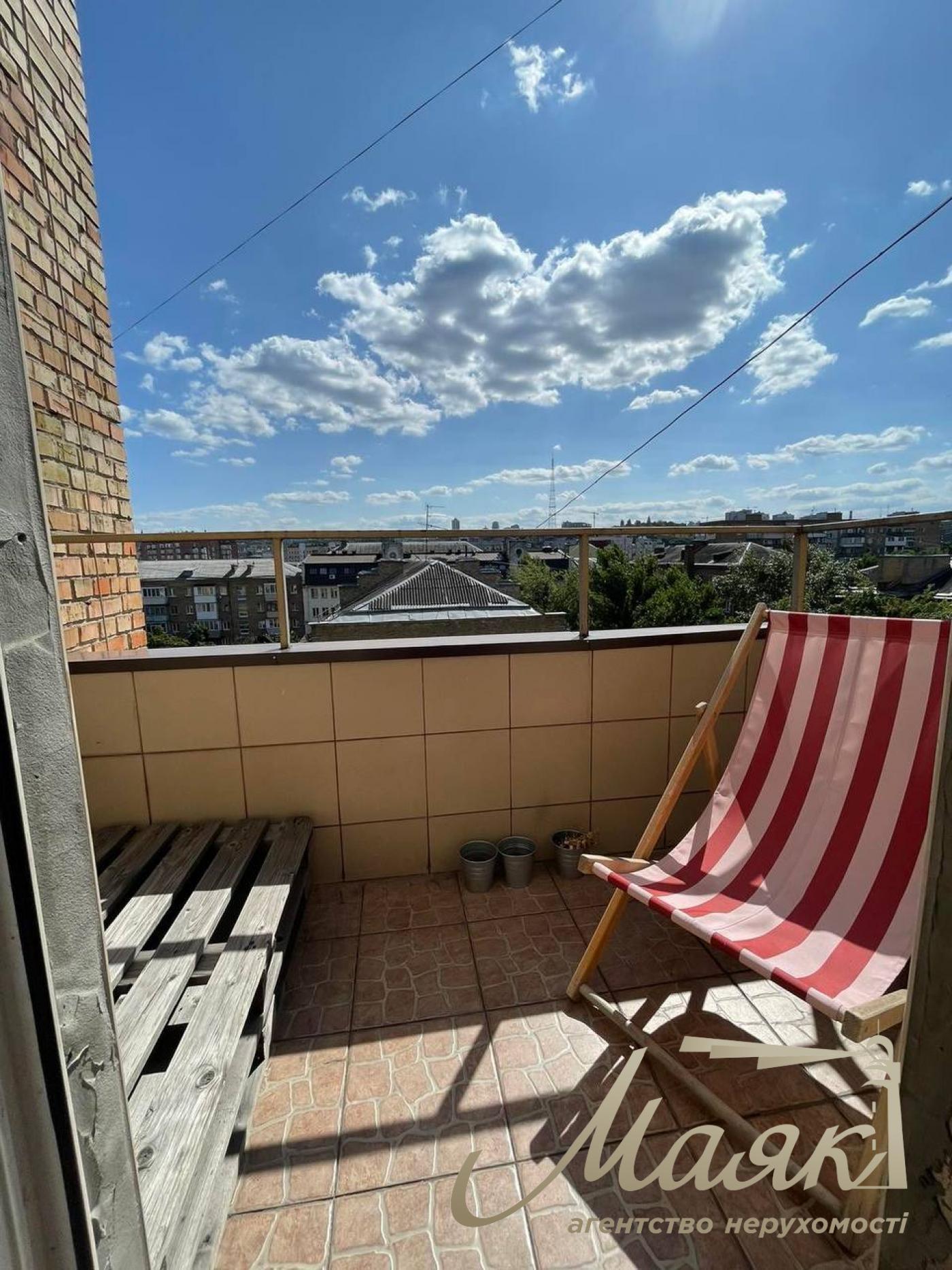 Оренда дворівневої квартири на Подолі.