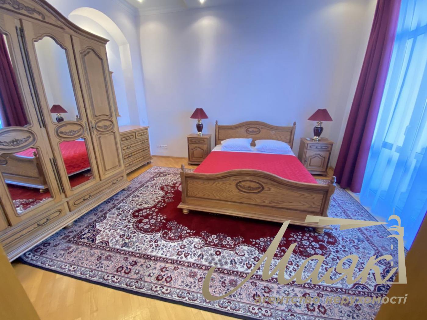 Аренда 3к. квартиры, ул. Антоновича (Горького), 4/6, Центр