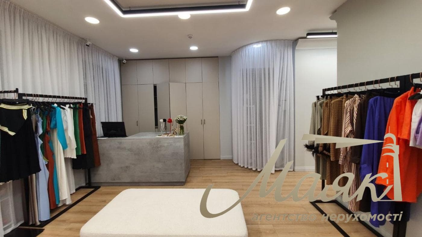 63 square meters of street-front space for rent on Pavlo Skoropadskyi Street (Lva Tolstogo Street), Downtown,