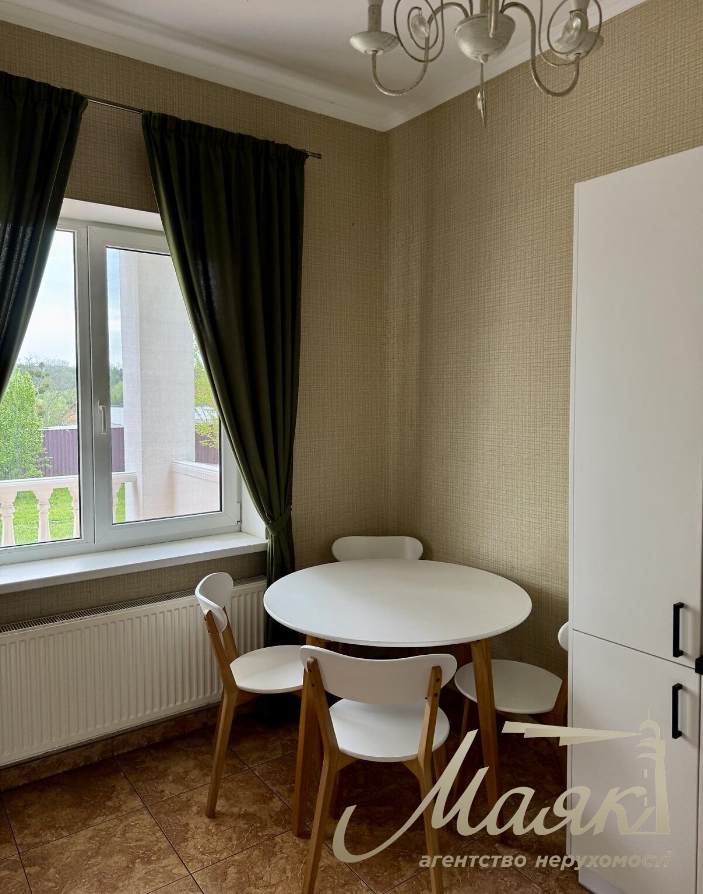 Оренда будинку 310м2 у селі Ходосівка