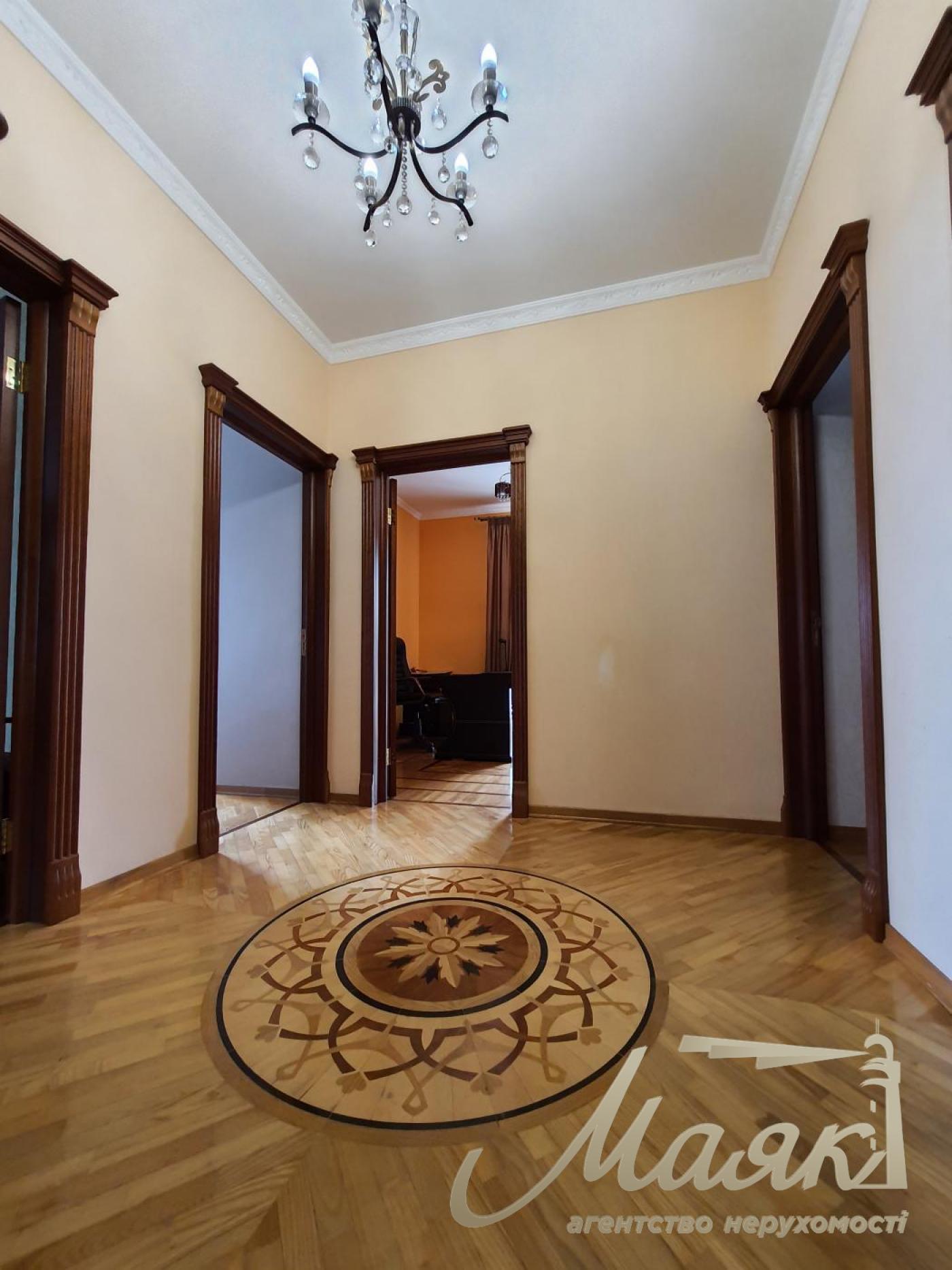 Продаж будинку 550м2 у с. Крюківщина, під Києвом