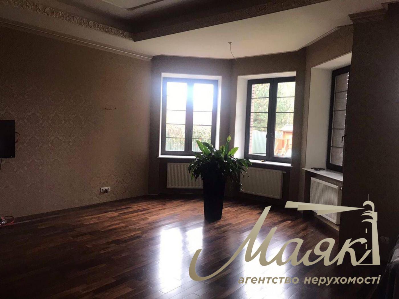 Продаж будинку 1122м2 Козин