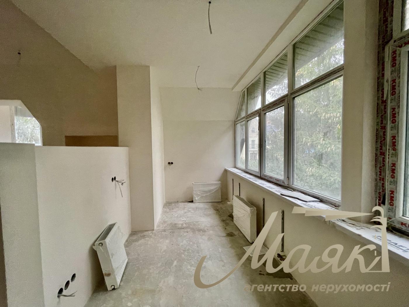 Продаж будинку з гаражем 365м2, ділянка 15 соток у КМ "ОБРІЙ - К" вул. Центральна, у с. Козин,