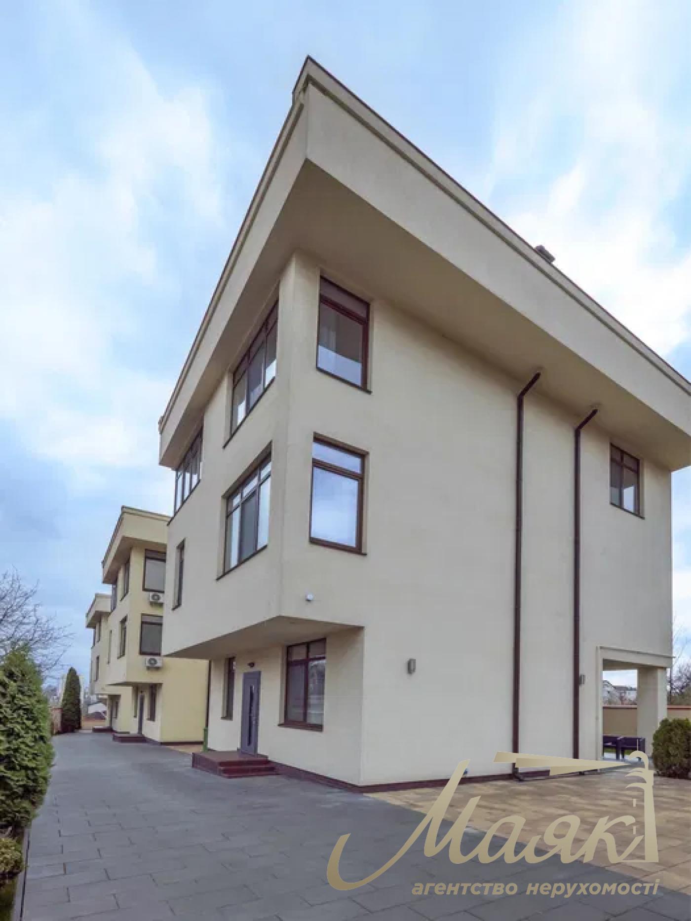 Продаж будинку на Печерську, вул. Товарна