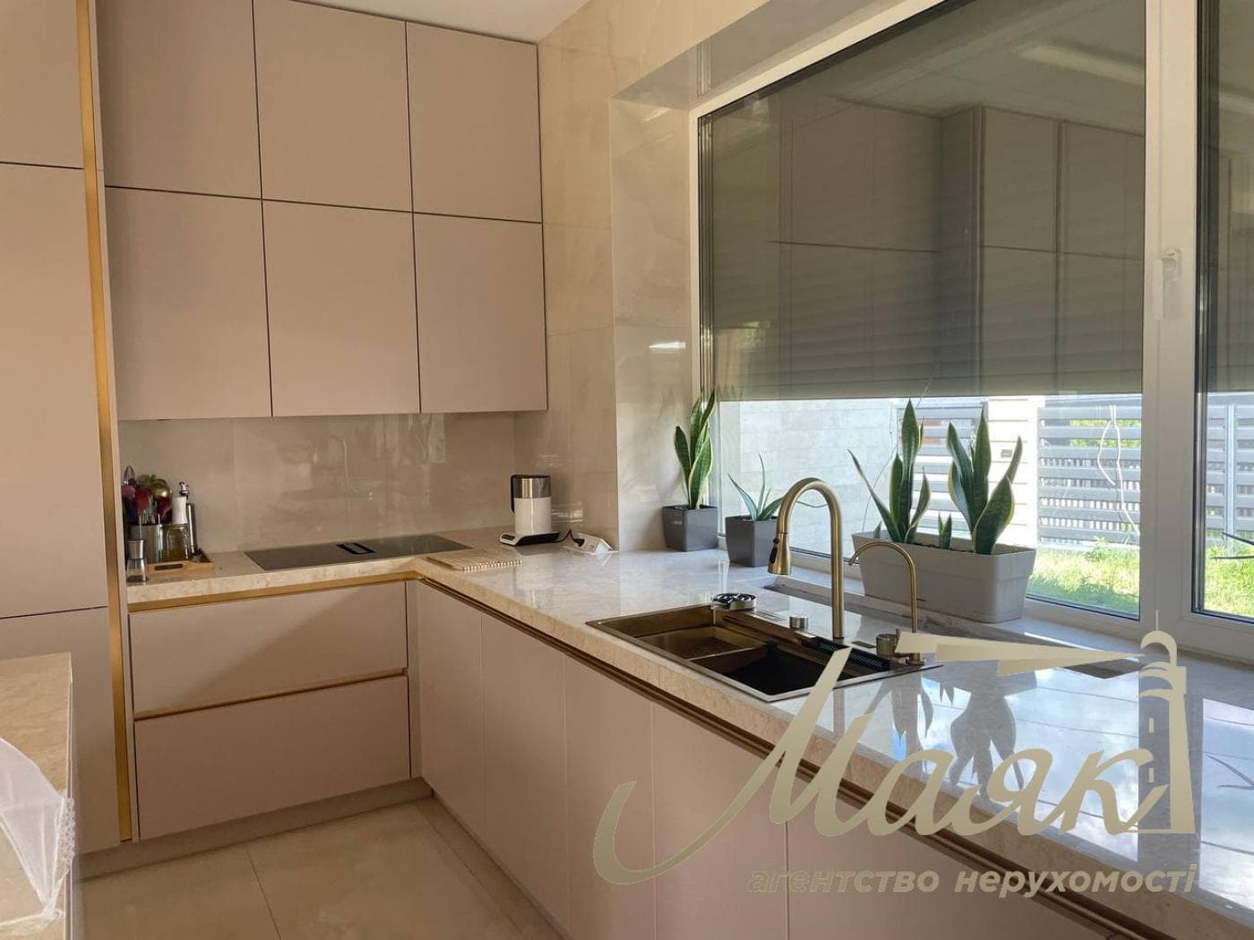 Продаж двоповерхового будинку 274м2 у Лісниках поруч з Equides Club
