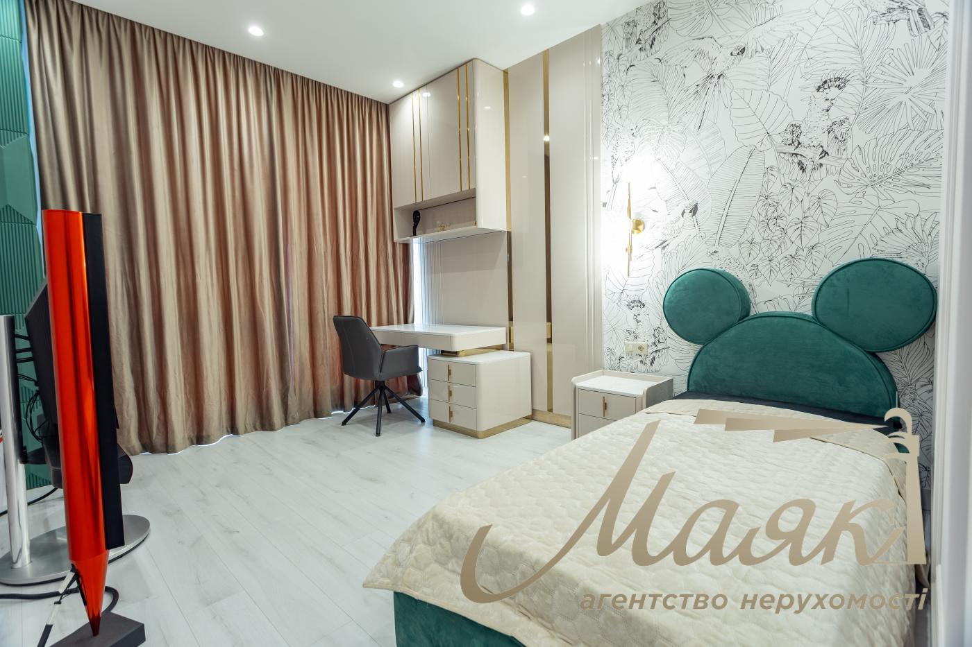 Продаж пентхауса 195 м² з терасою та дизайнерським ремонтом у ЖК Park Avenue VIP, Київ