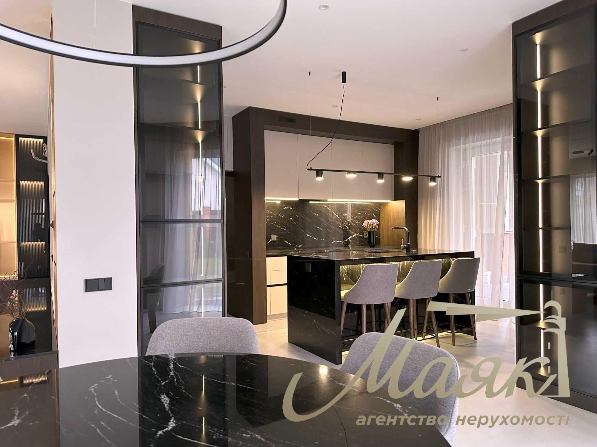 House for sale with designer renovation 356m2 in Ivankovichi