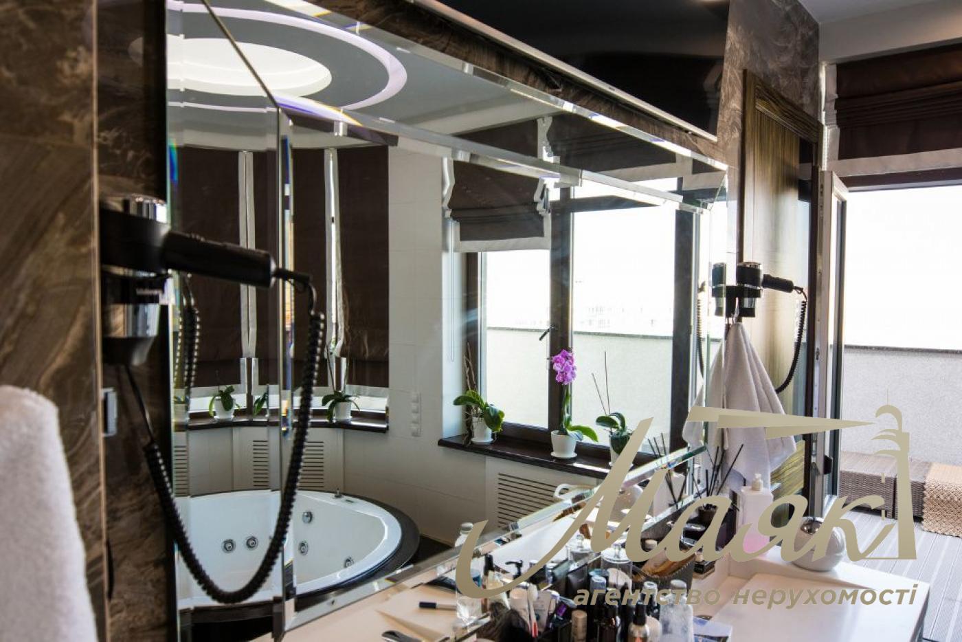 Sale of a penthouse with a view and a terrace of 416 m2 on Dneprovskaya Embankment, Osokorki