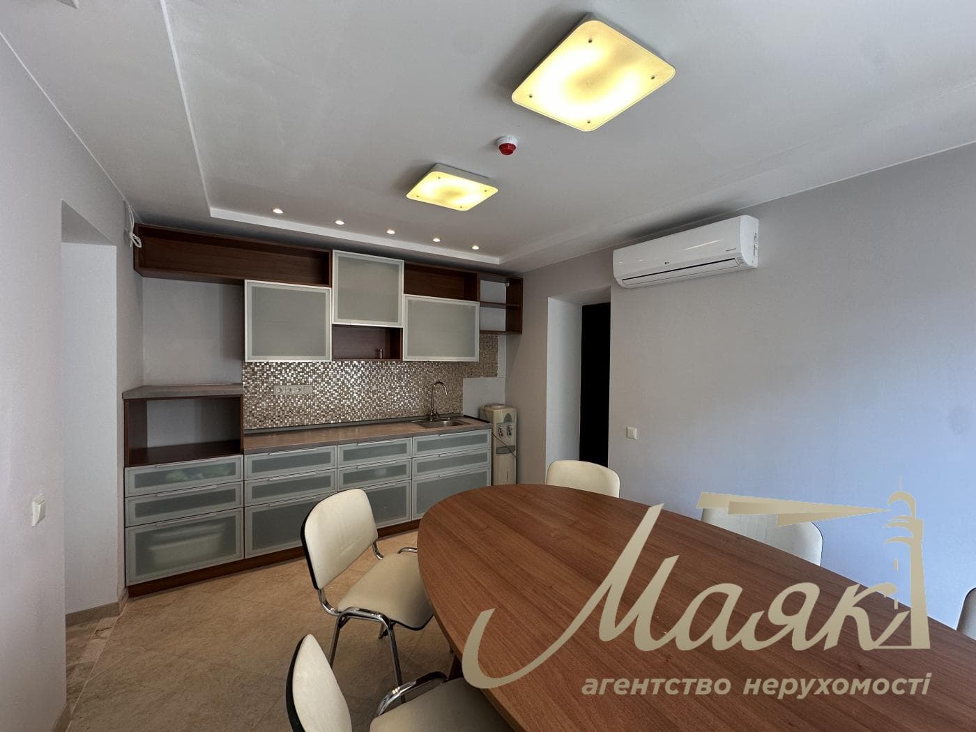 Оренда офісного приміщення з ремонтом (220 м²) на вул. Голосіївська, 7, корпус 1