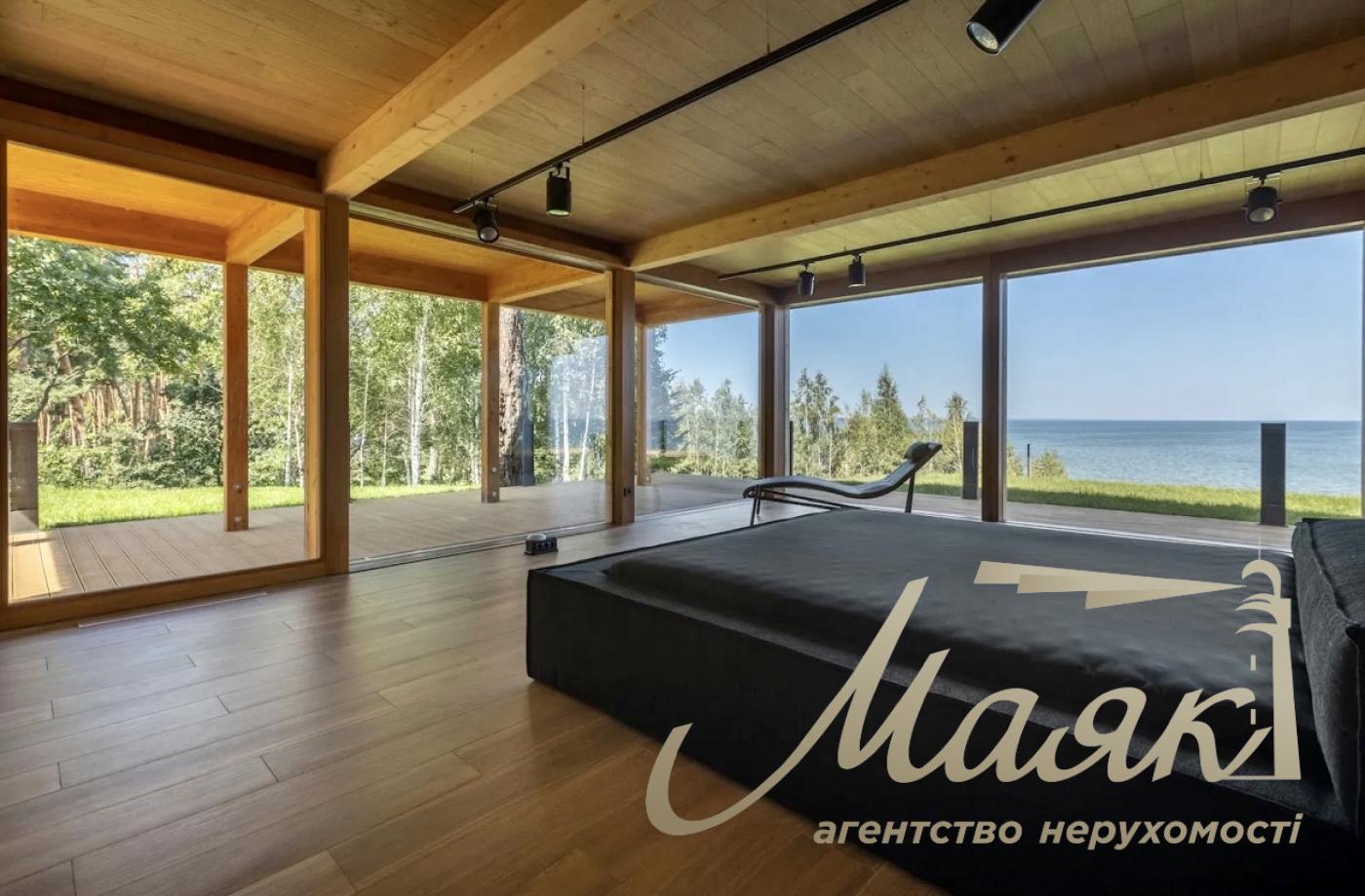 Продаж будинку Джеймса Бонда