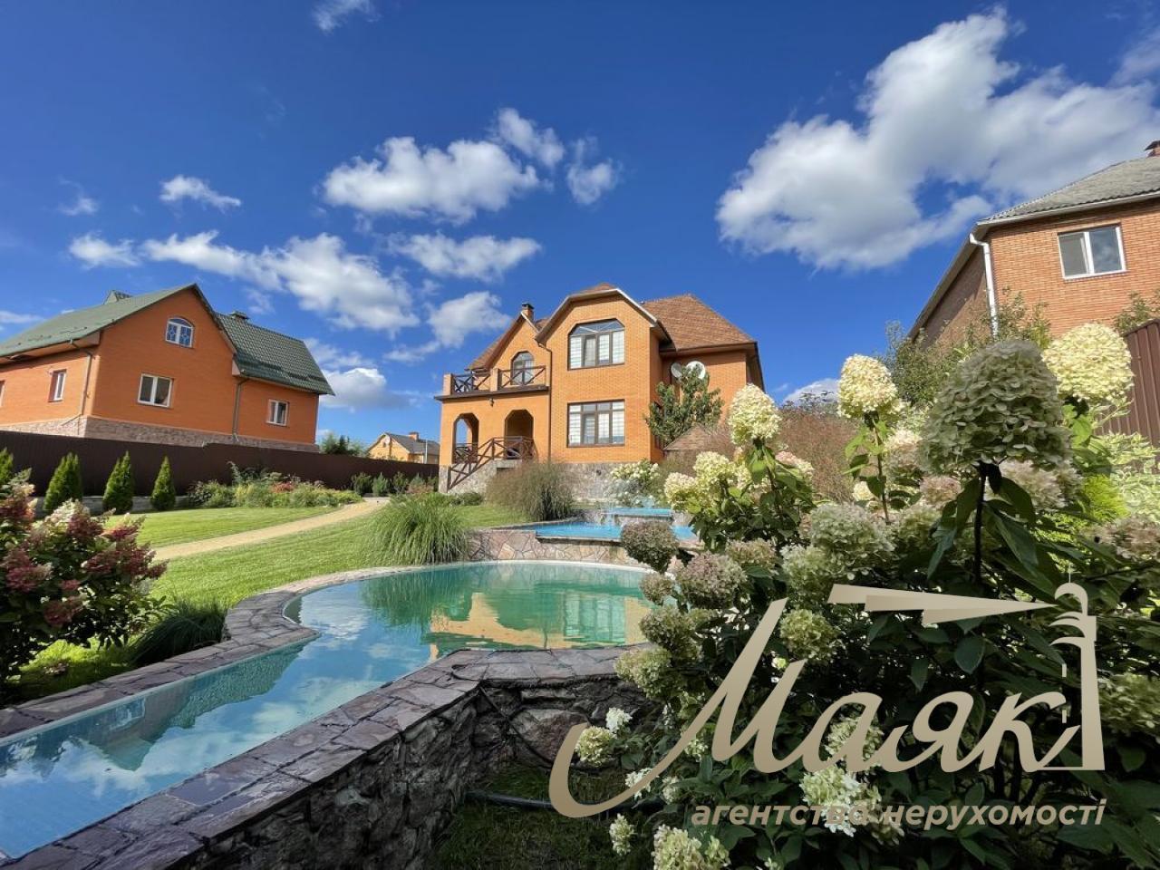 Продаж будинку 360 м2 у Жулянах з ділянкою 15 соток вул.,.Нова