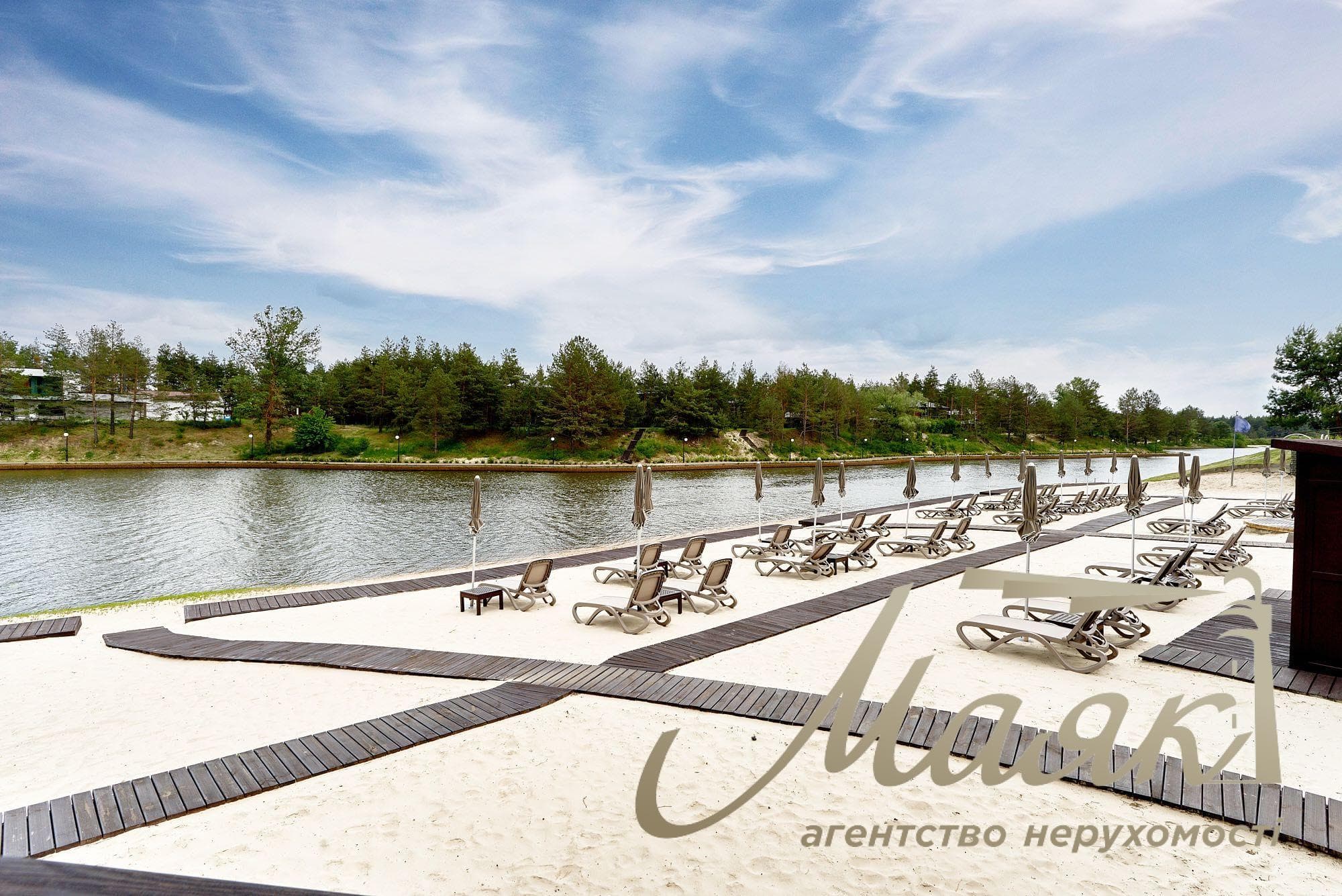 Продаж сучасного будинку площею 252 м² в елітному котеджному містечку Riviera Village, закрита територія
