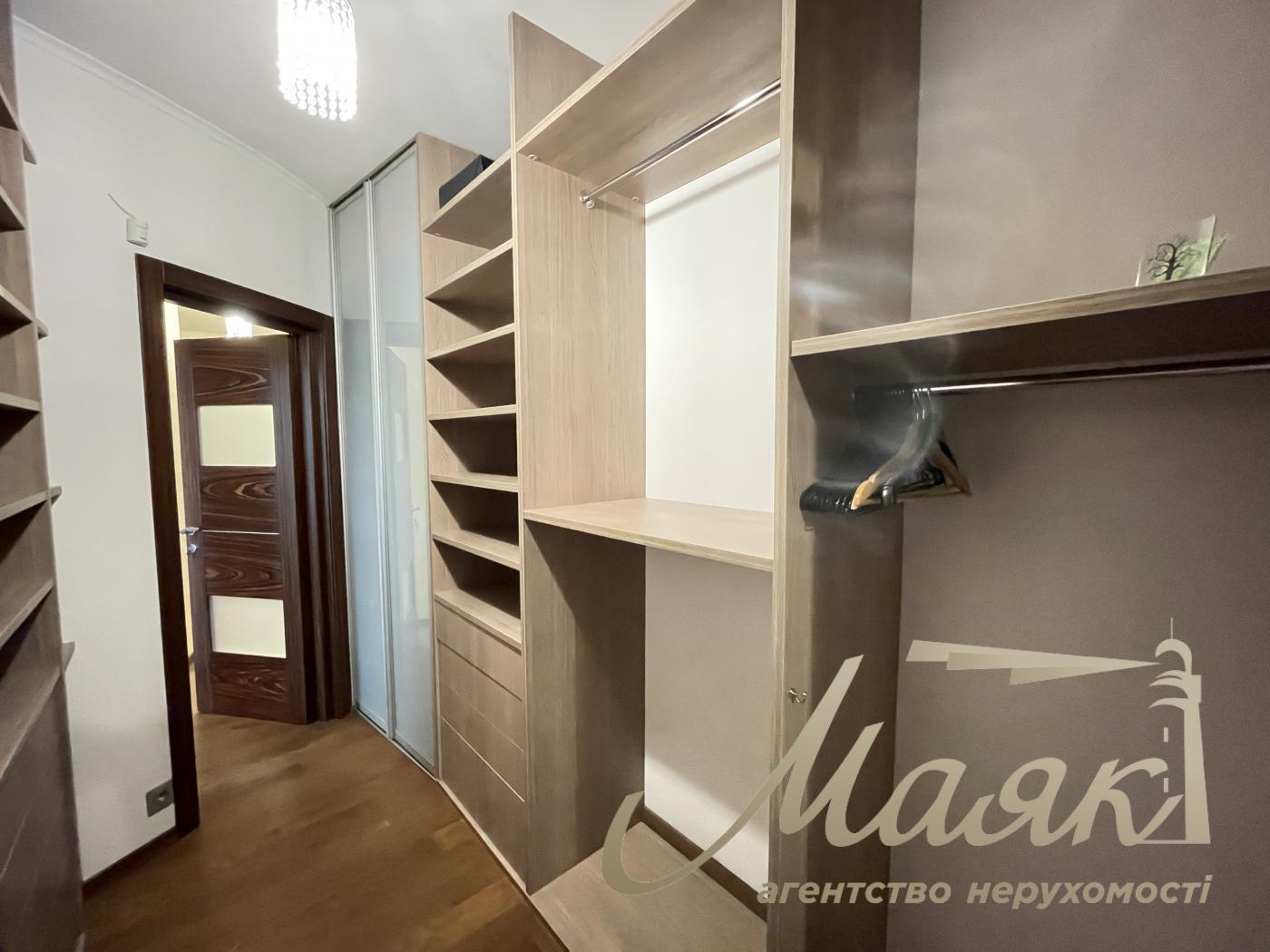 Продажа двухуровневой 4-комнатной квартиры ул. Котельникова, Святошино