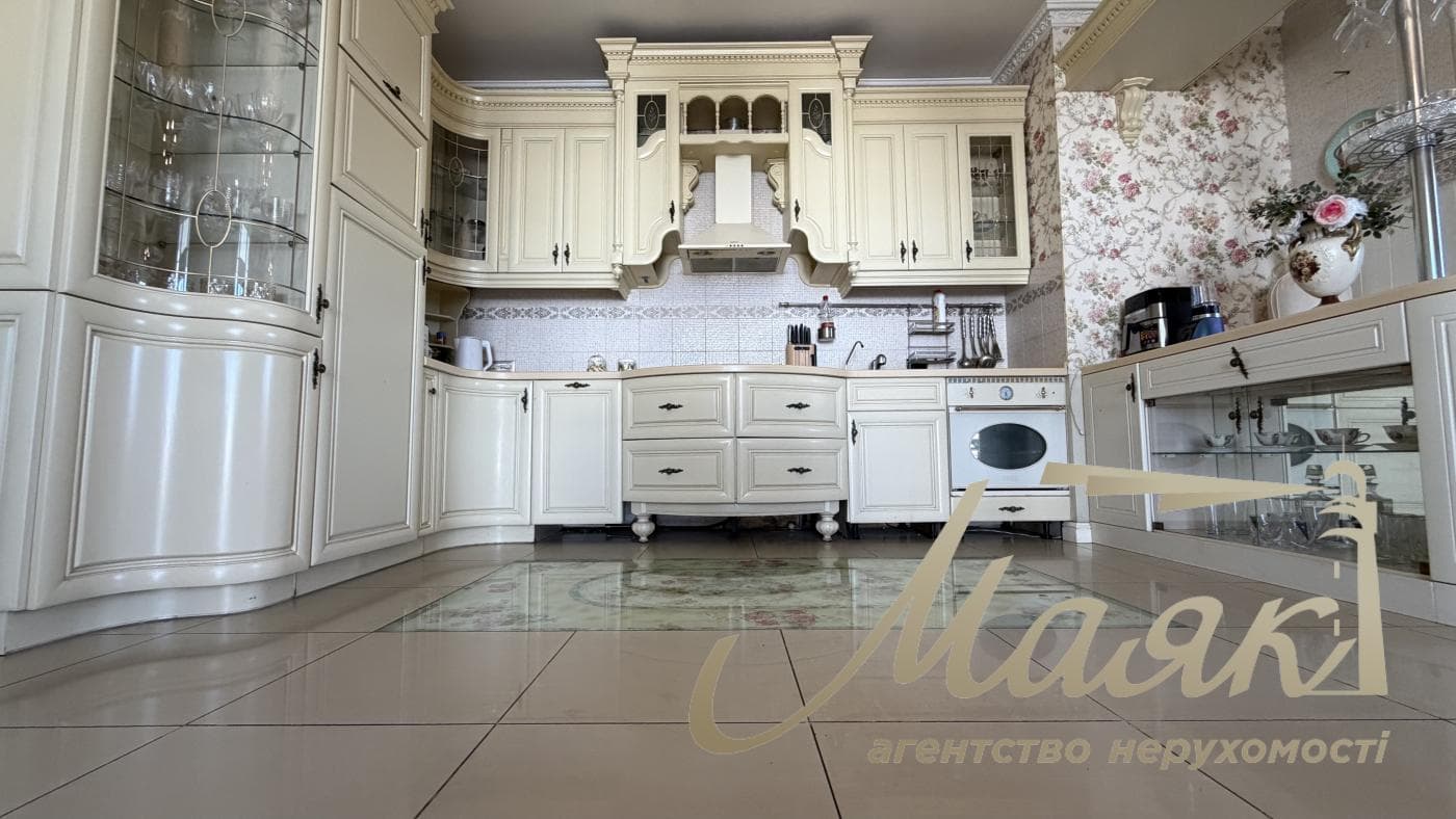 Продаж преміального 3х-поверхового будинку 350 м² у Гореничі, Бучанський район, Київська область