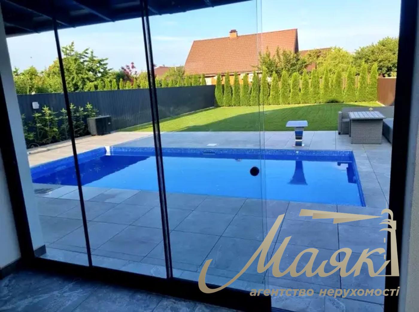 Продаж будинку з новим ремонтом 145м2, терасою та басейном у Глевасі