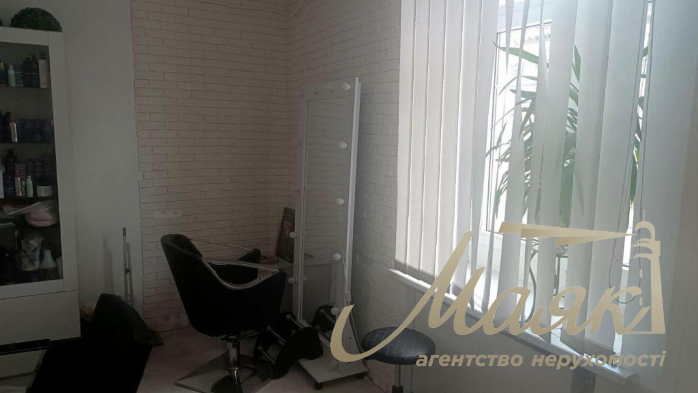 Оренда фасадного приміщення 100 м.кв. вул. Чикаленка, Центр