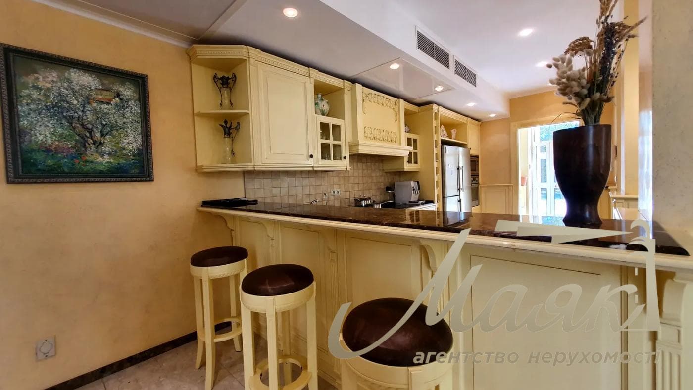 Selling a house on the Dnieper 700m2 in s.Kozin, Dam 2 km with a swimming pool in Kozin/Koncha Zaspa, Obukhiv direction, Kyiv region 45 hectares of land.