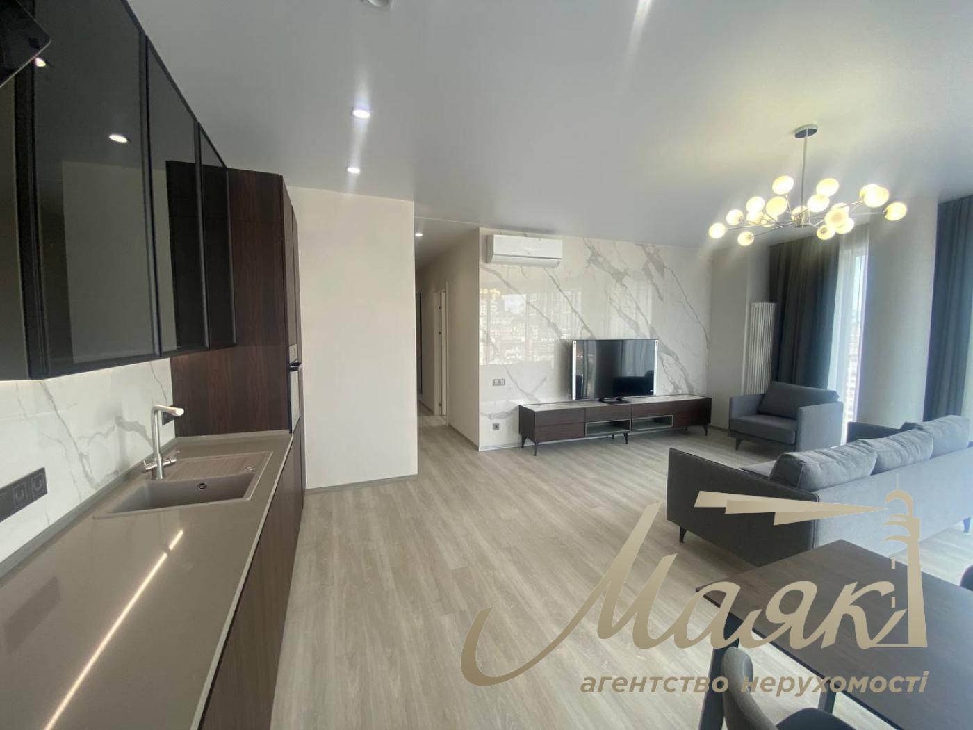 Rent of a 4-room apartment in the Atlantic residential complex at 118 Antonovycha Street, Palace of Ukraine.