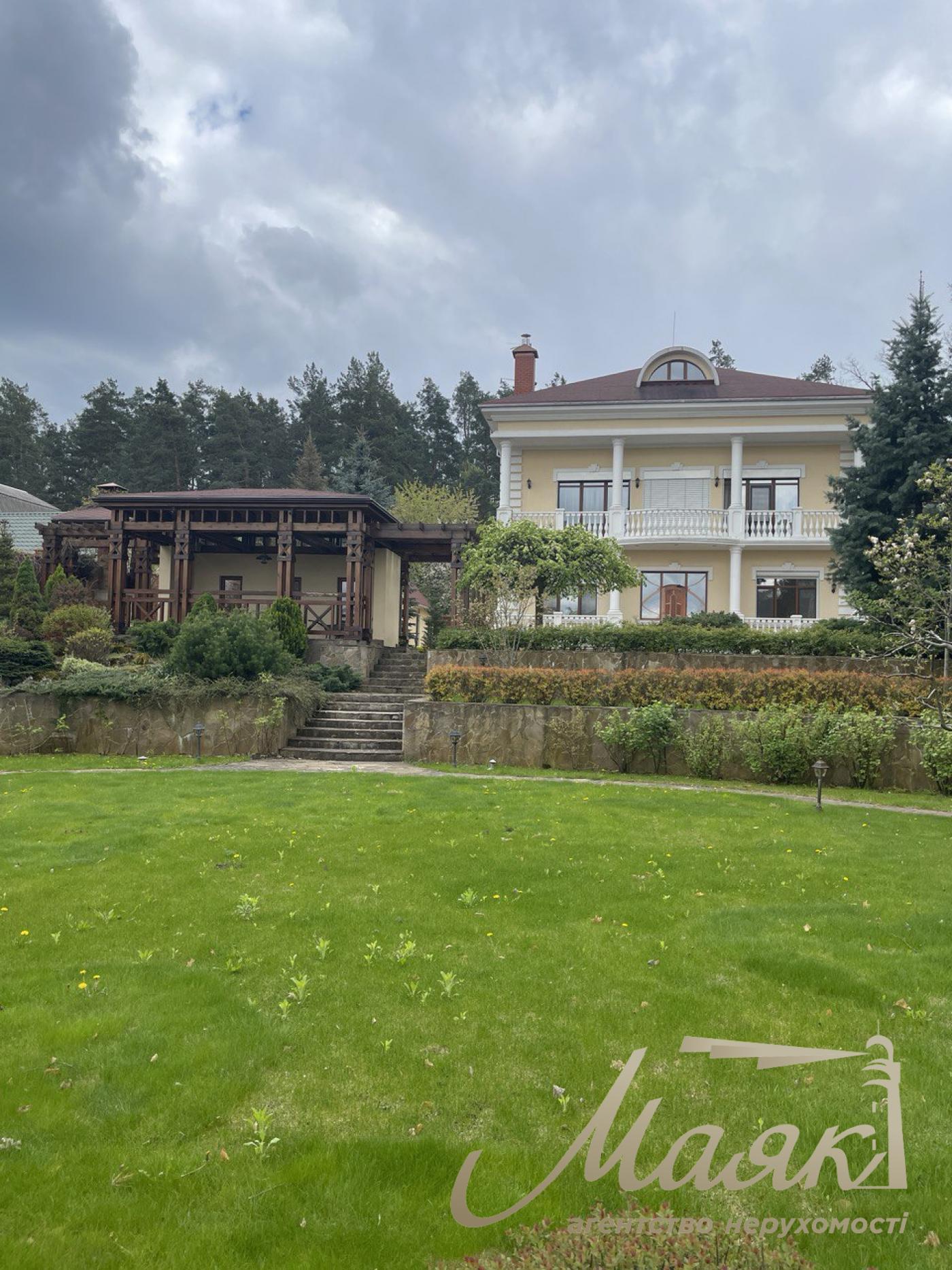 Продаж будинку 500 кв.м у Лісовому