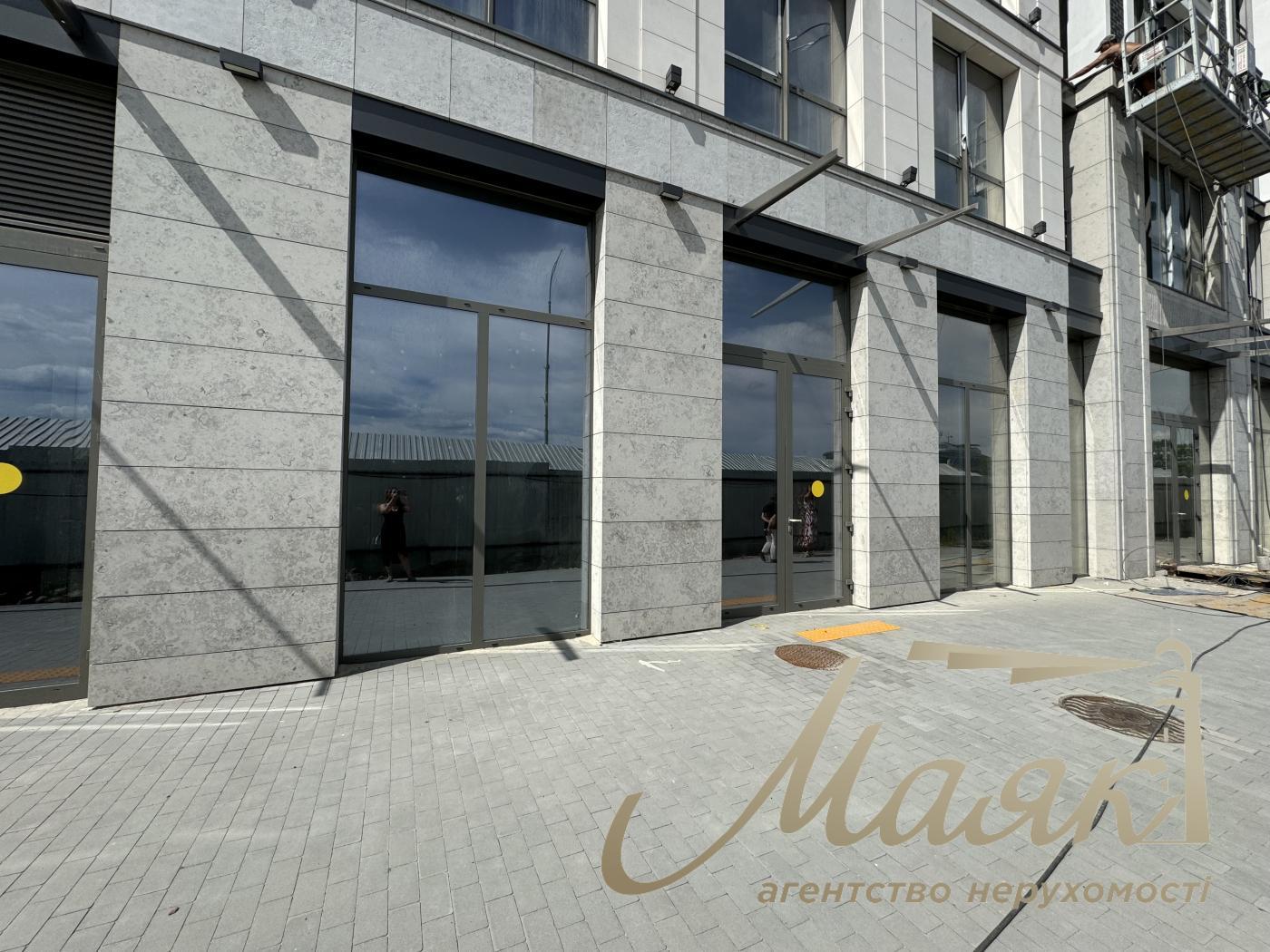 Аренда фасадного помещения 130м2, клубный дом Illinsky House.