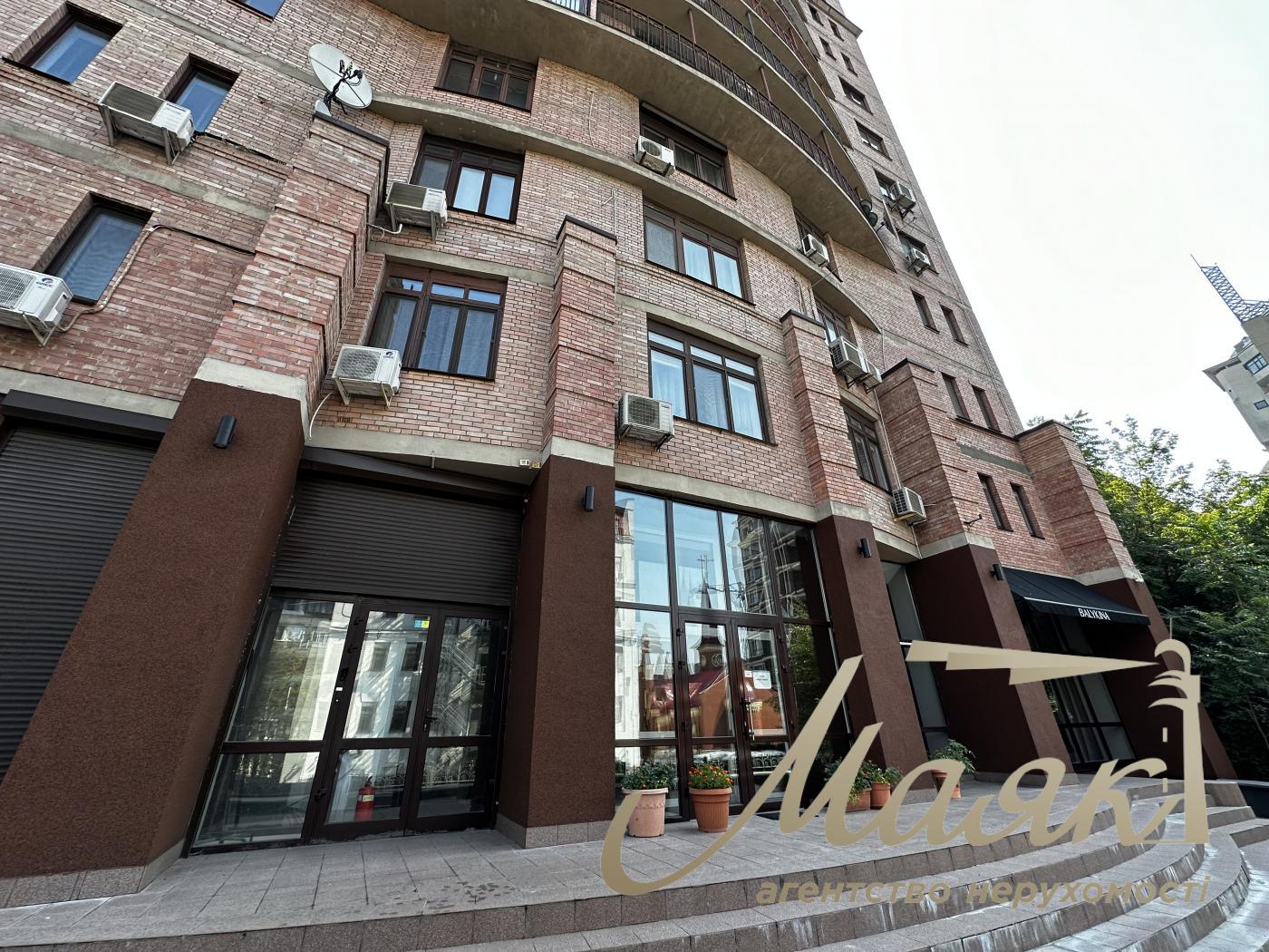 Продаж офісного приміщення в центрі вул. Тургенєвська, 28А-30А