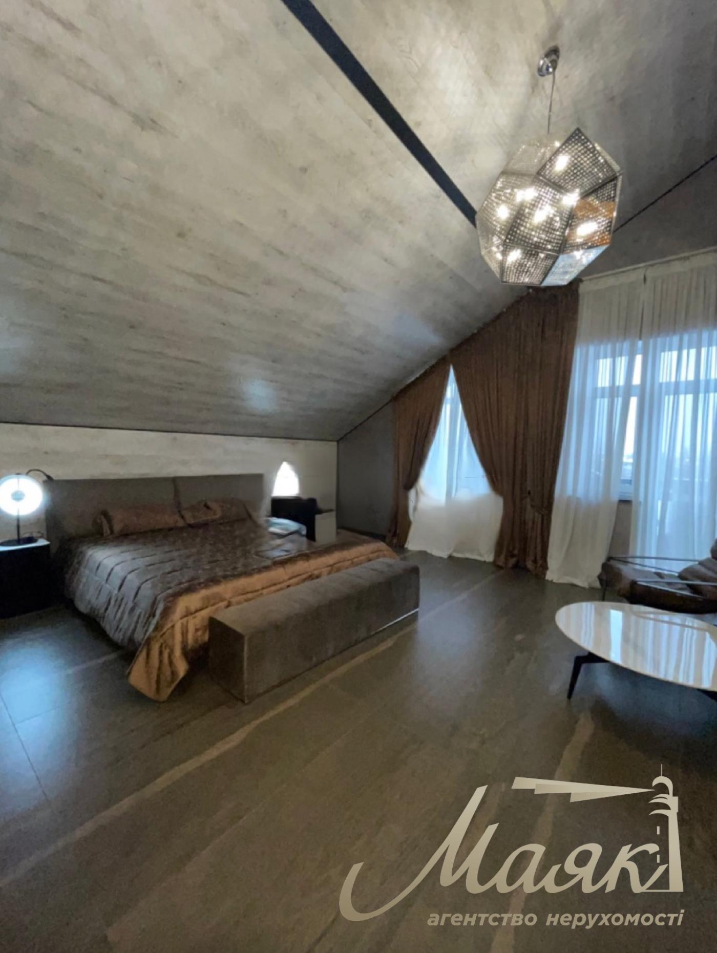 Продажа дома 400м2 в с.Плюты