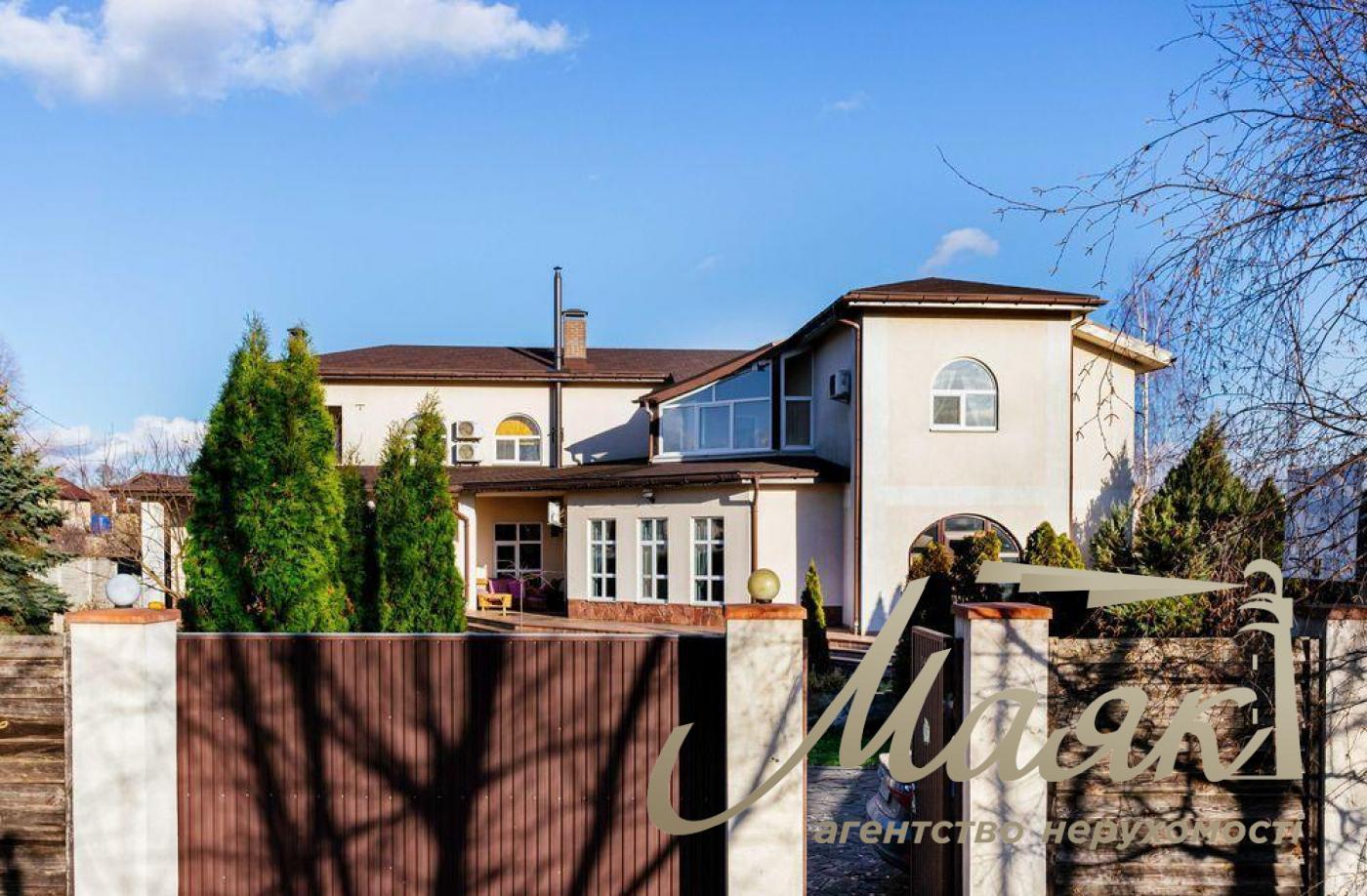 Продажа просторного дома 330м2 с бассейном, 12 соток, рядом озеро и лес в с. Романков.