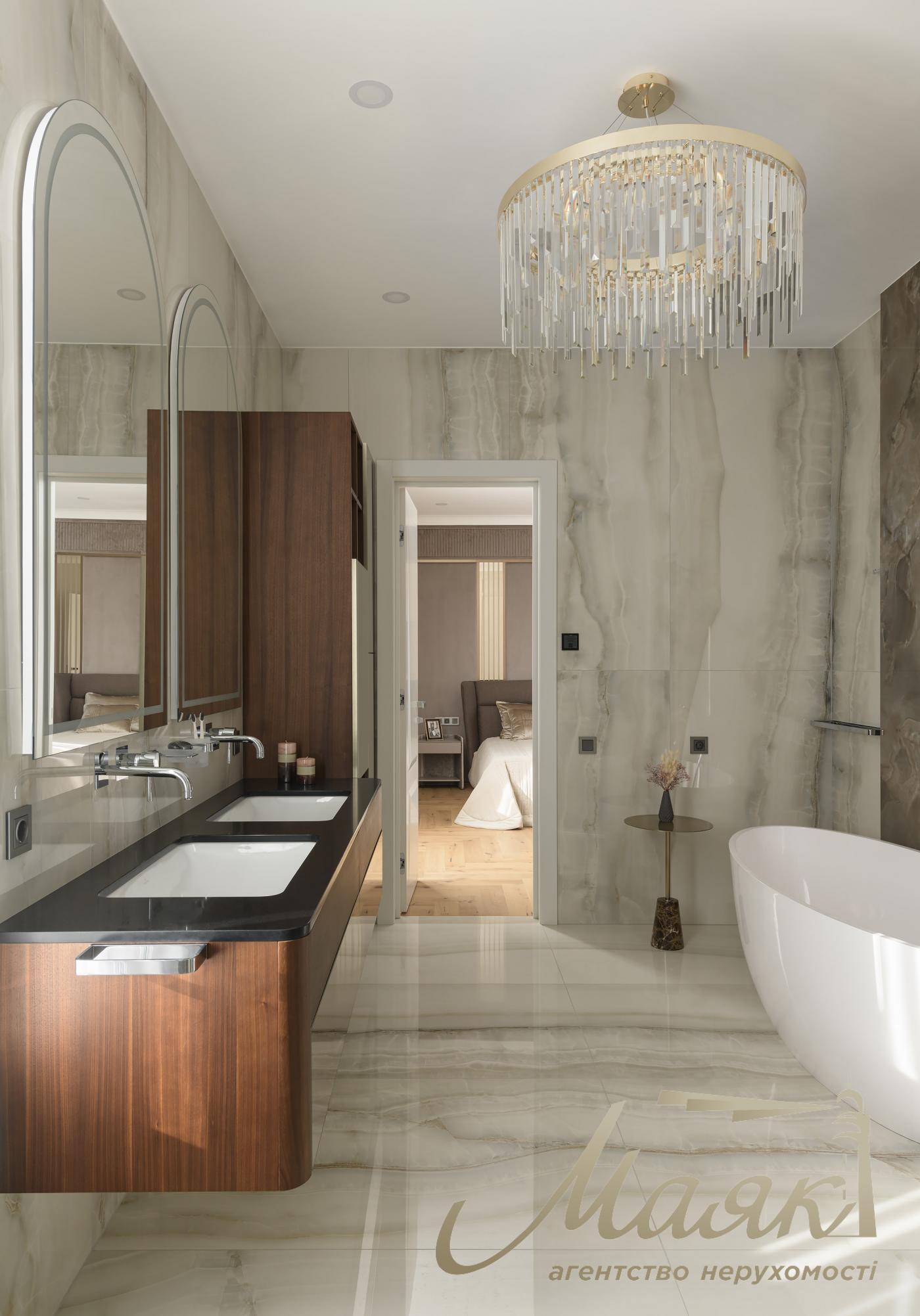 Продаж Будинку, Козин