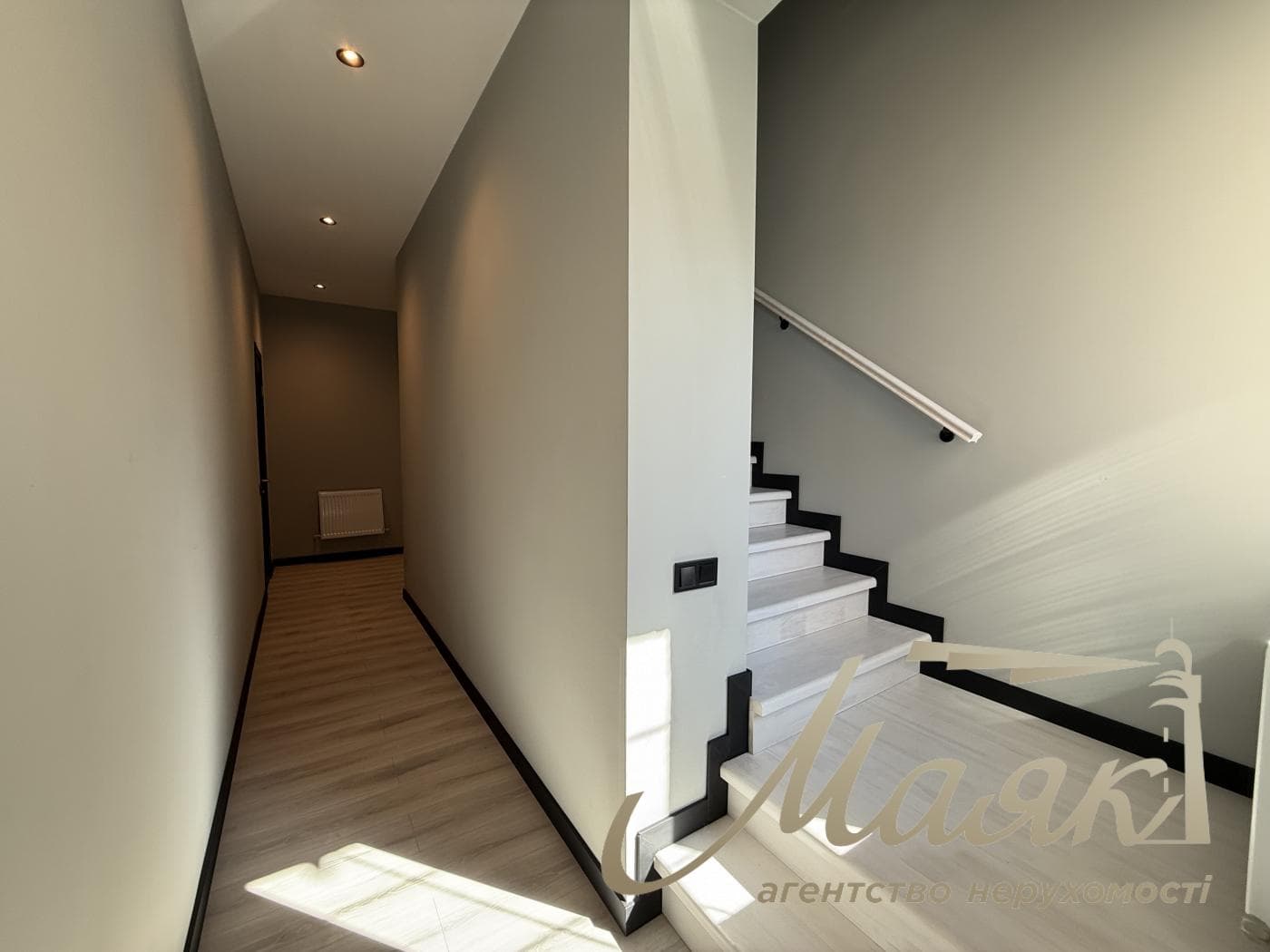 Оренда 3-поверхового таунхауса площею 220 м², Козин, КГ Montana Village