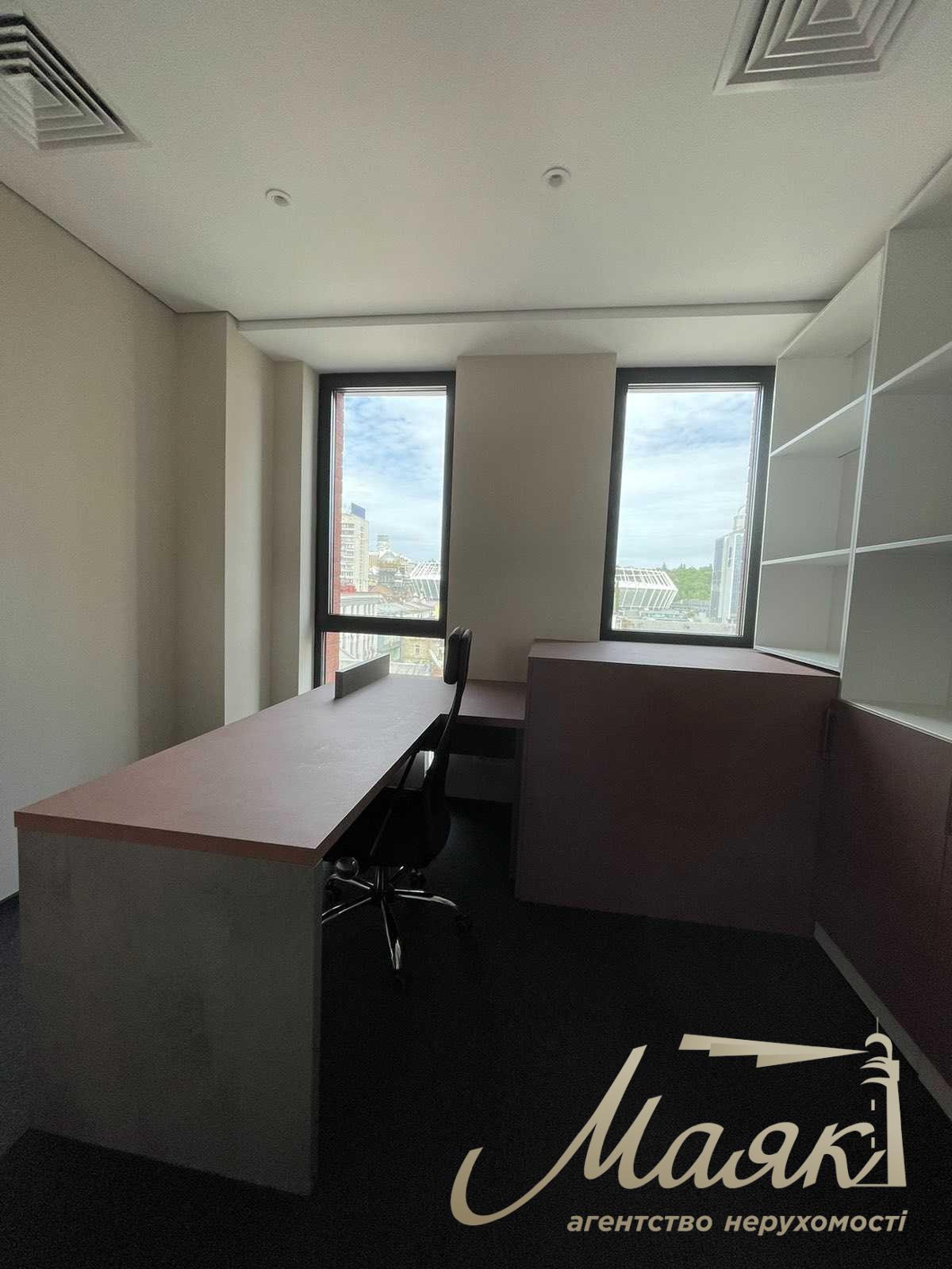 Office for rent in LCD Chicago.